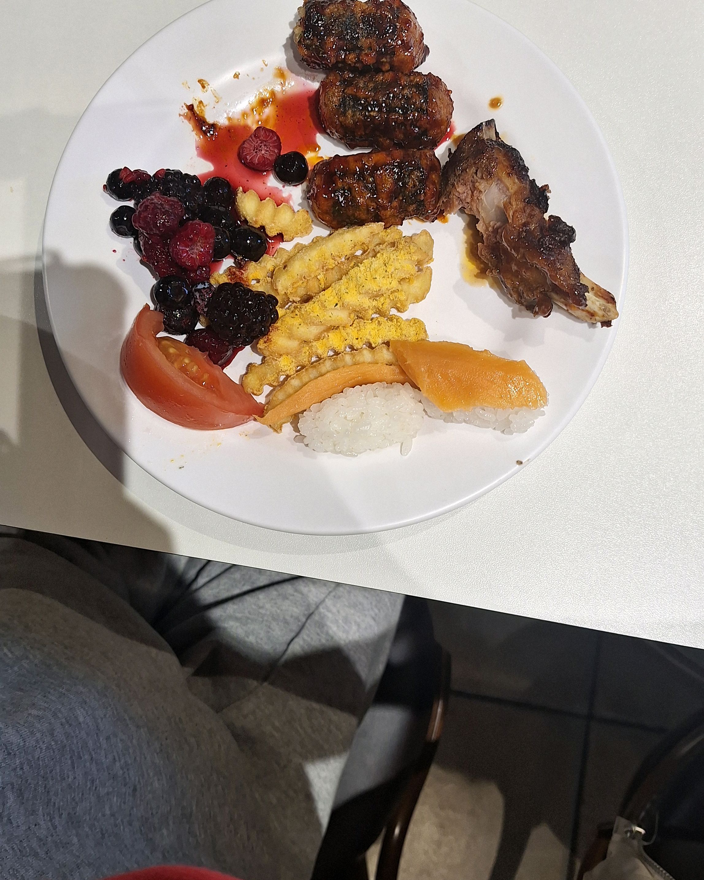 아이들과 첫 빙문인데 음식 종류가 다양해서 좋네요~~ 매장도 넓고 깨끗해서 쾌적하게 식사하