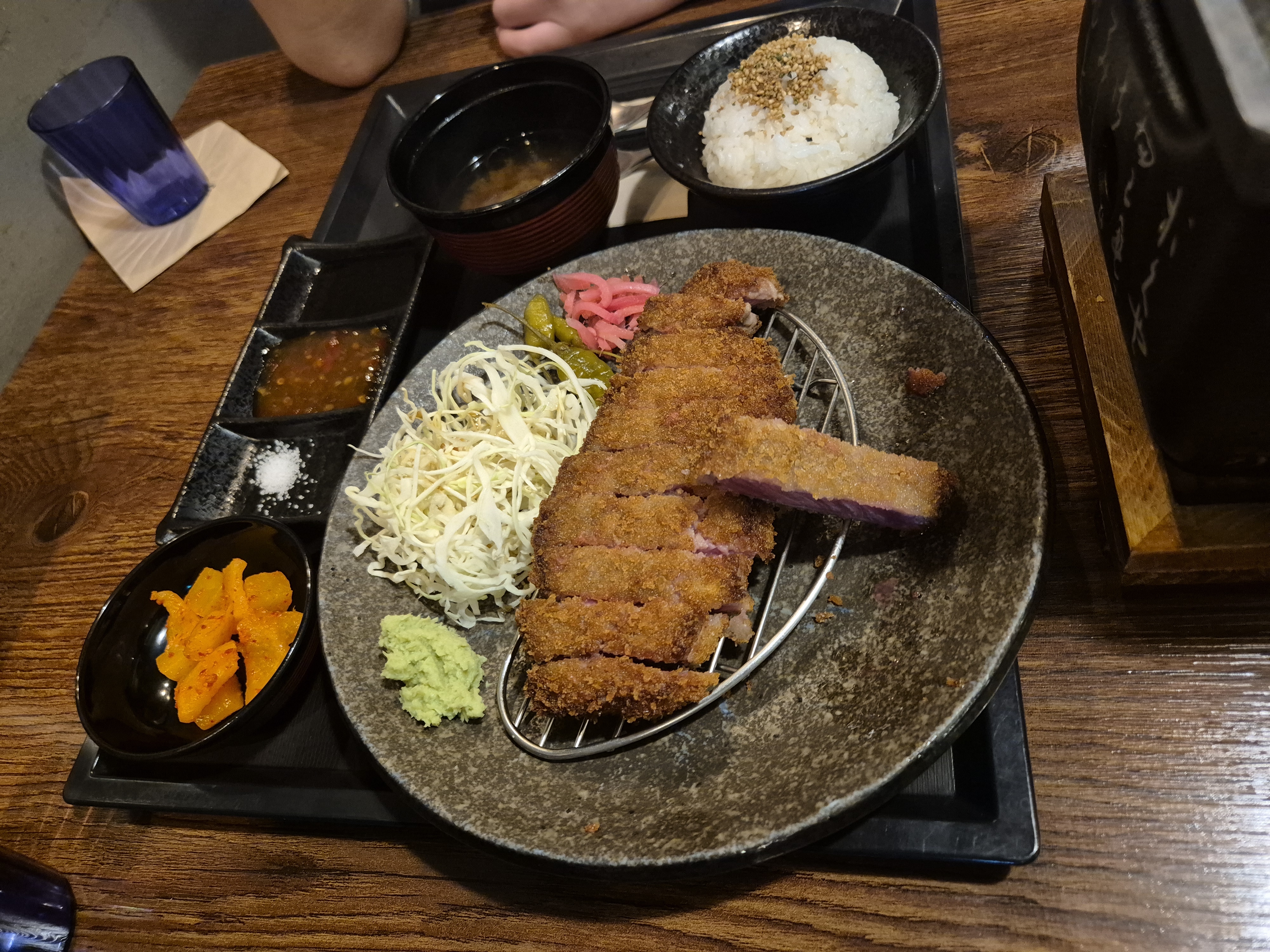 규가츠라는 메뉴가 아이들과 재미있게 먹을수 있어서 방문했어요^^ 재미도 있고 고기도 너무