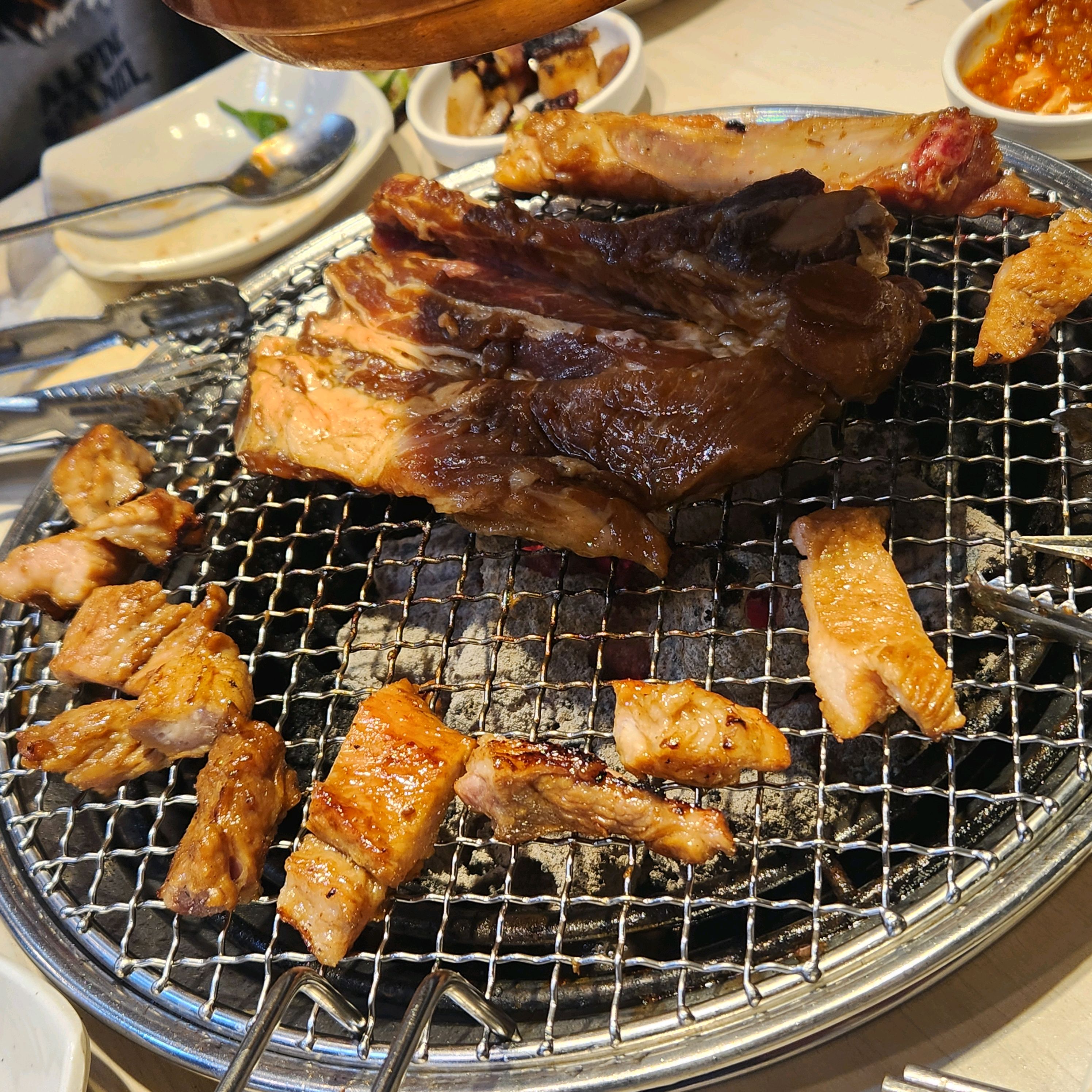 토요일 저녁이라 그런지 사람이 많아서 회전율이 좋아요 떡볶이 맛집ㅎㅎㅎ - 구로 맛집 명륜진사갈비 구로고대병원점