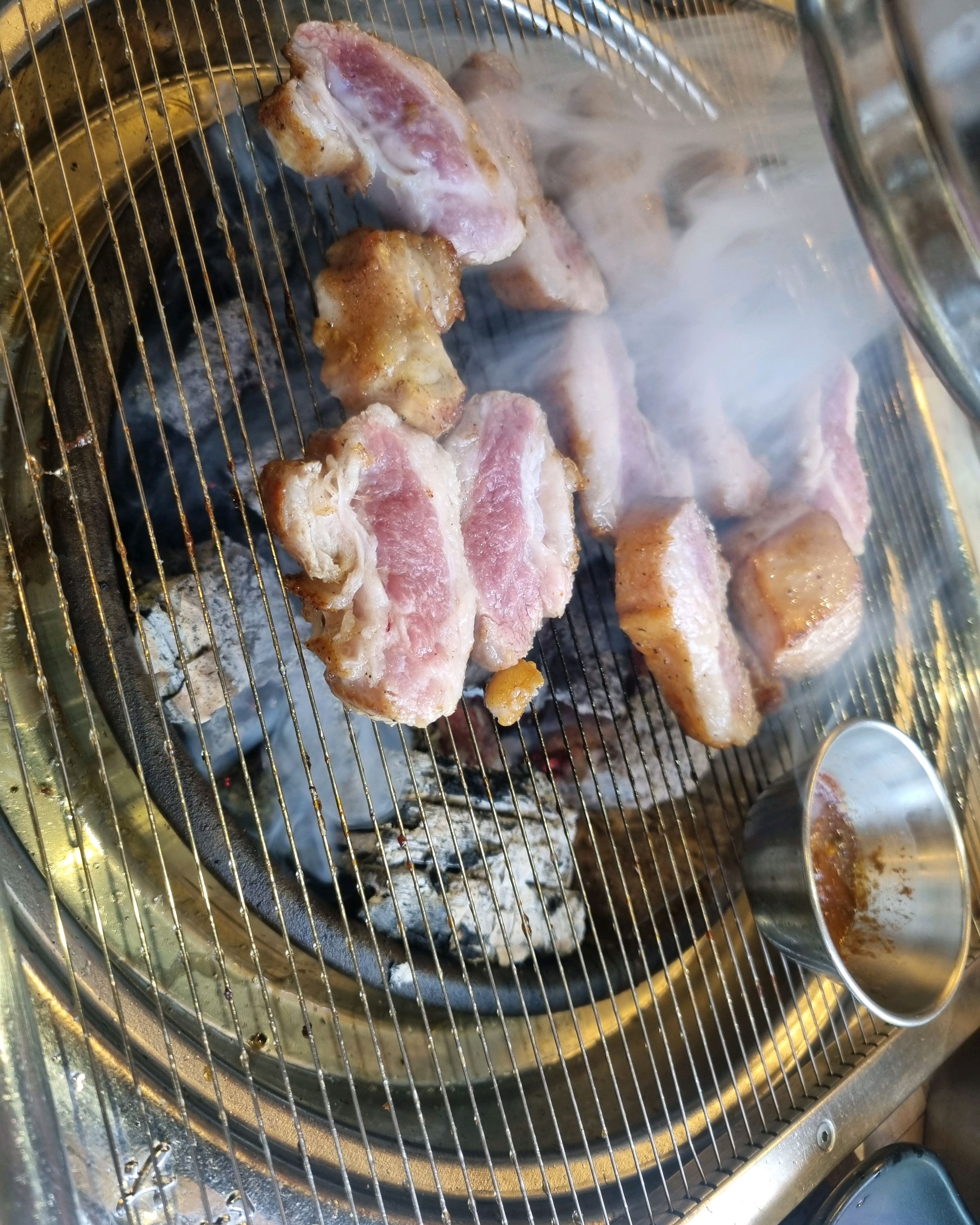 목살. 삼겹. 갈매기. 가브리살 골고루 시켜먹었는데 다 맛있어요~~ 특히 스테이크 목살은