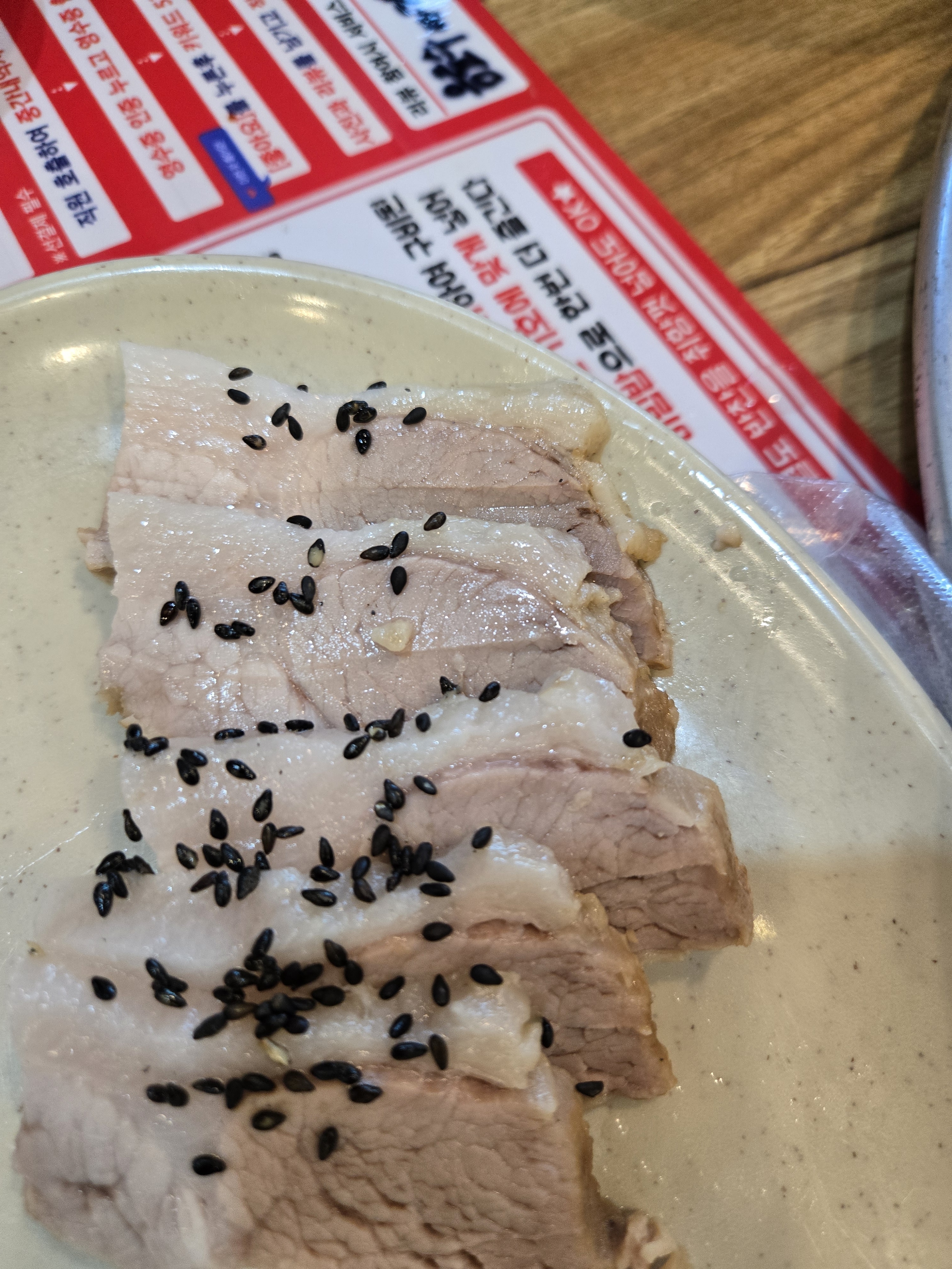 체스터톤스 숙소 바로 앞이라 위치도 좋고 매장도 넓고 청결하네요~ 여행와서 맛나고 든든한