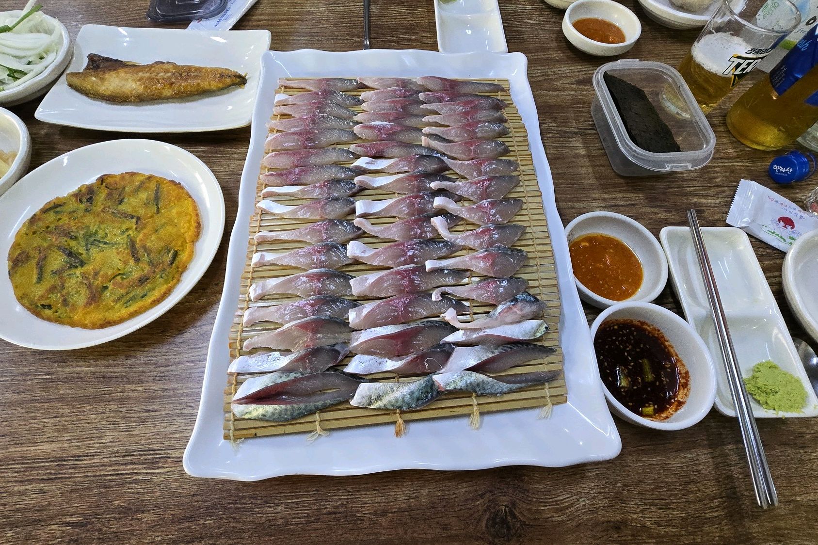 제주도 여행 갈 때마다 방문합니다~ 고등어회 싱싱하고 맛나요~ - 제주 맛집 원담 제주본점