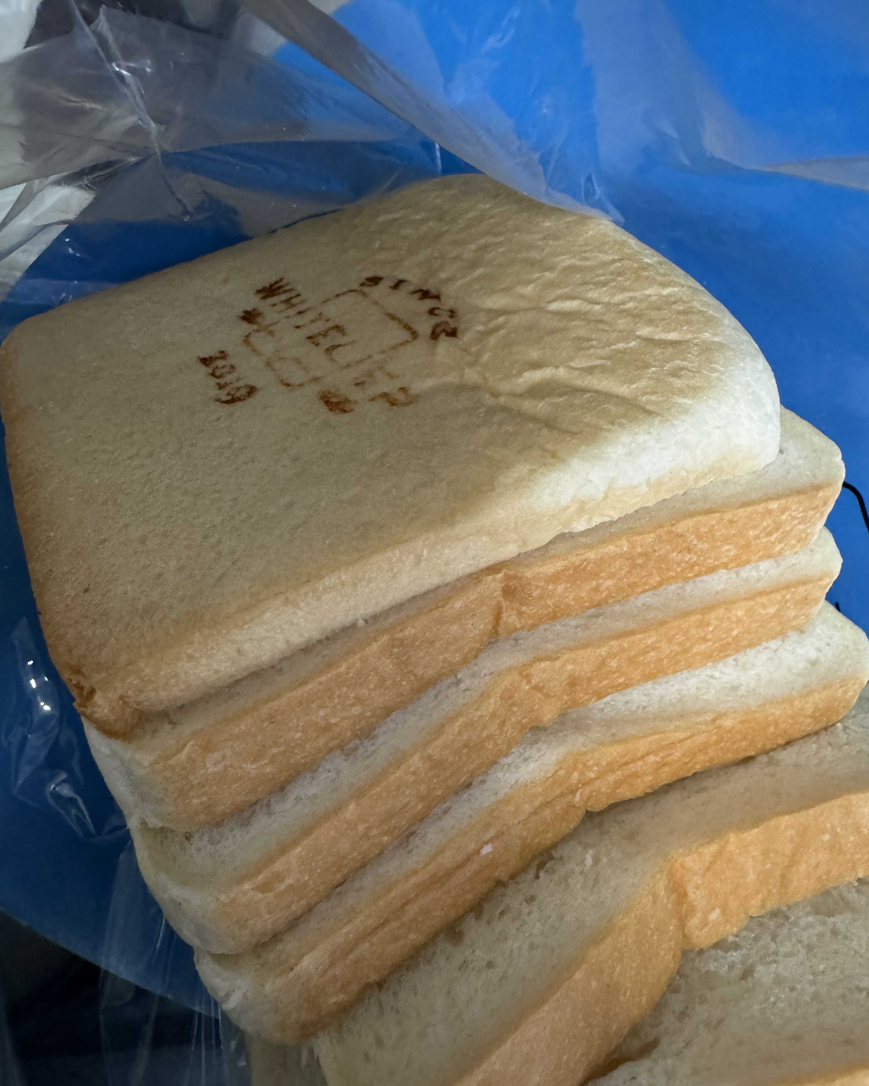 빵이 왜이리 비싸? 했는데… - 장안구 맛집 화이트리에 천천지구점