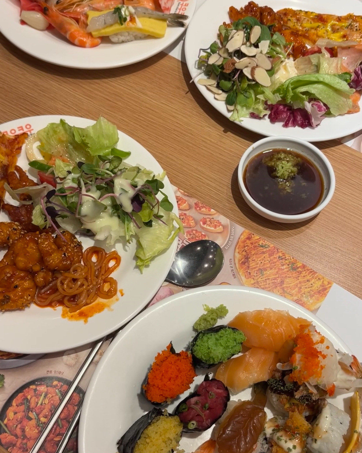 음식도 너무 맛있는 게 많고 정말 깨끗해요 - 시지 맛집 쿠우쿠우 대구시지점