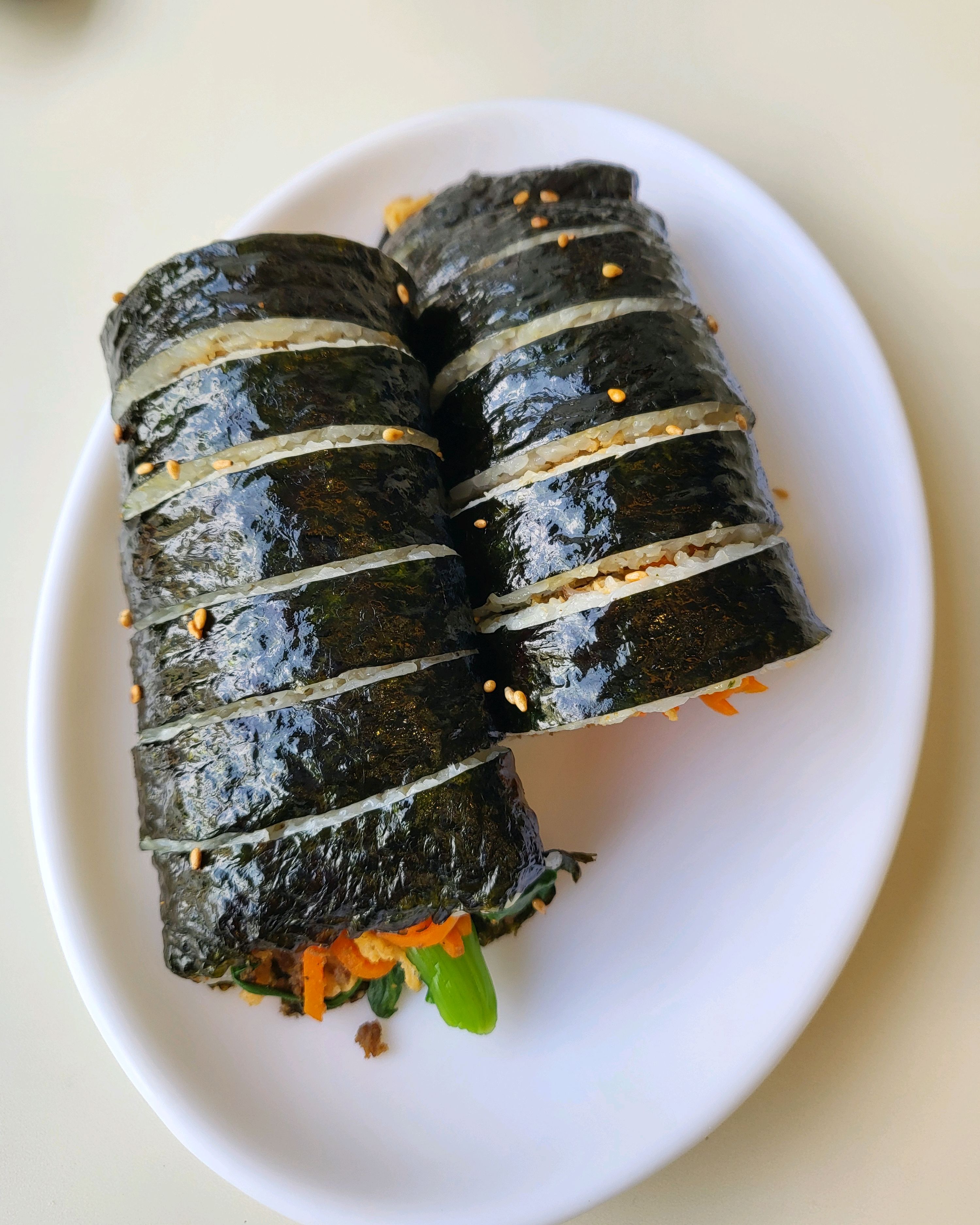 김밥 안에 내용물이 특이하고 맛있어요. - 제주 맛집 남춘식당