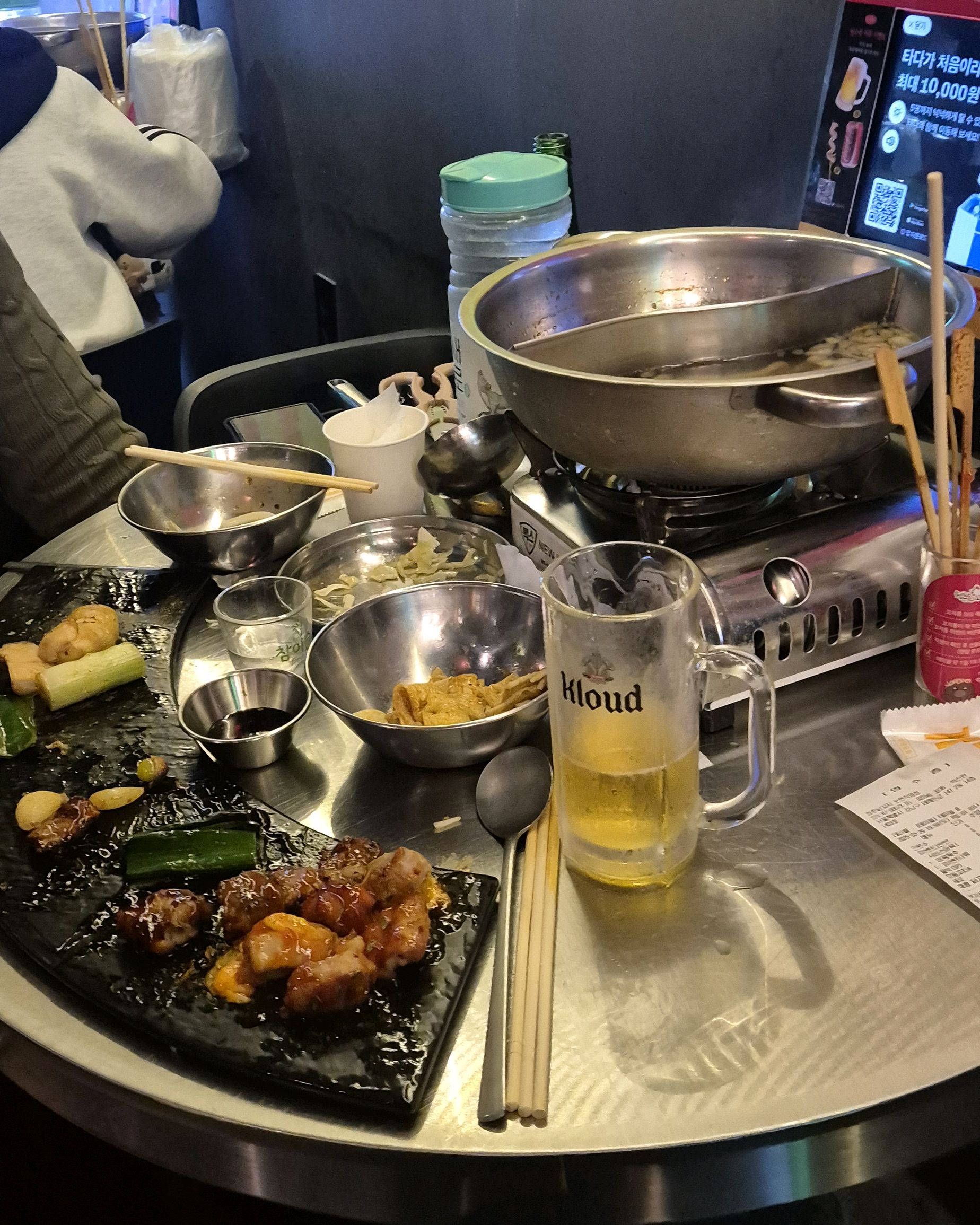 다양한 종류의 꼬치도 맛있고 어묵탕도 맛있어요. - 강남 맛집 청춘닭꼬치 논현직영점