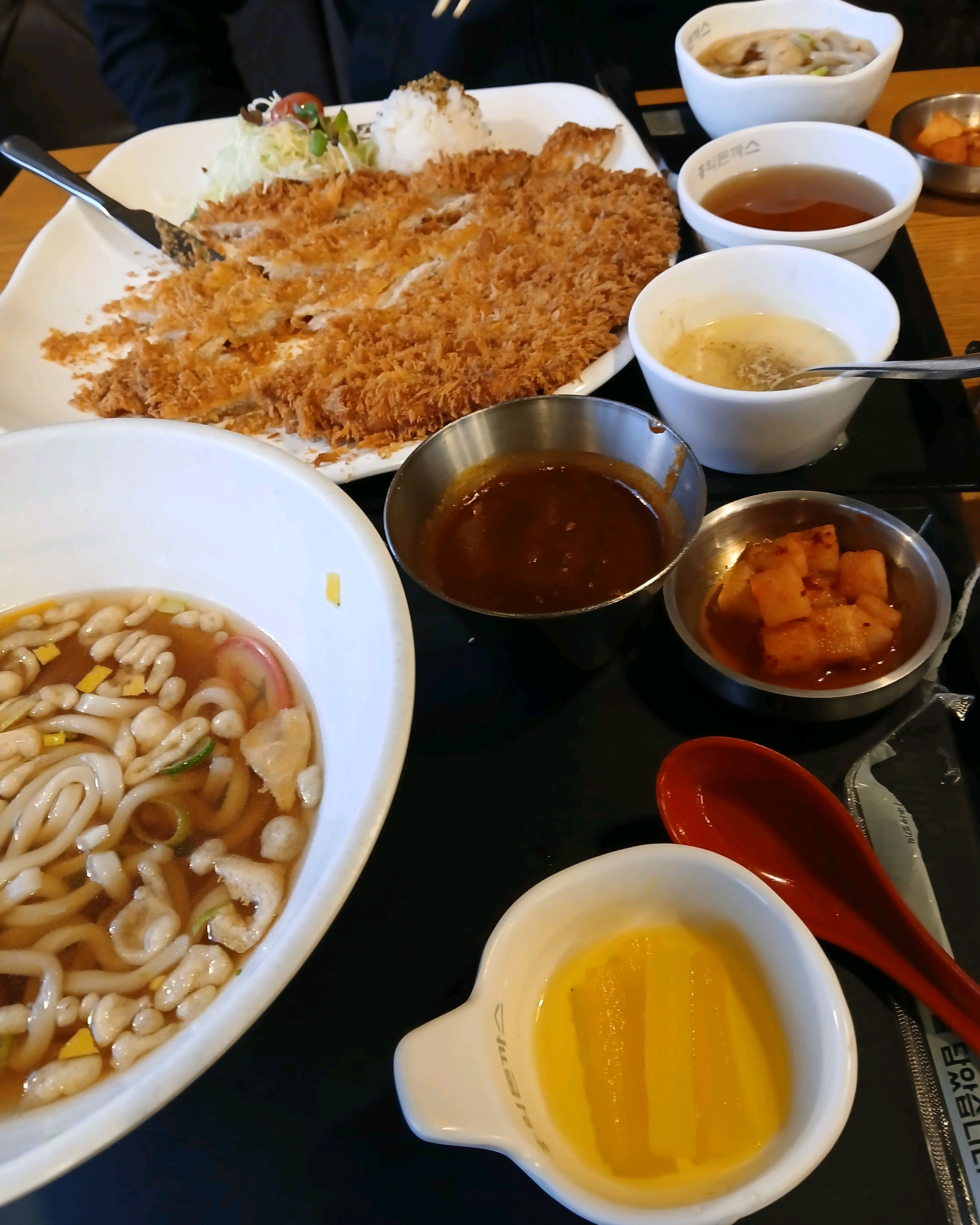 왕 왕돈가스 누구나 다 아는 맛 - 월광수변공원 맛집 홍익돈까스 대구수변공원점