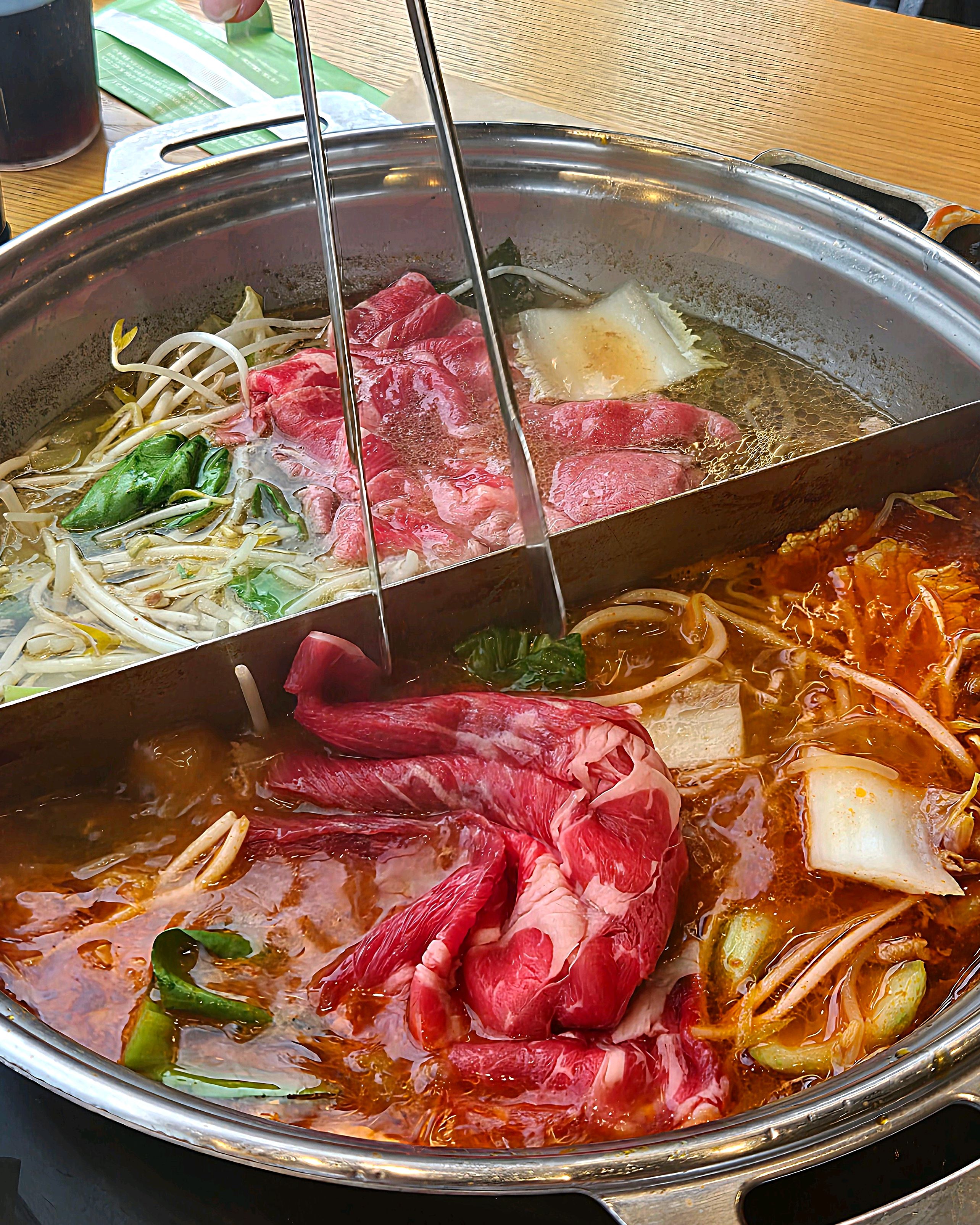 여기는 항상 웨이팅이 있어서 못 갈 줄알았는데 마침 평일 낮에 시간이 생겨서 친구랑 왔습니