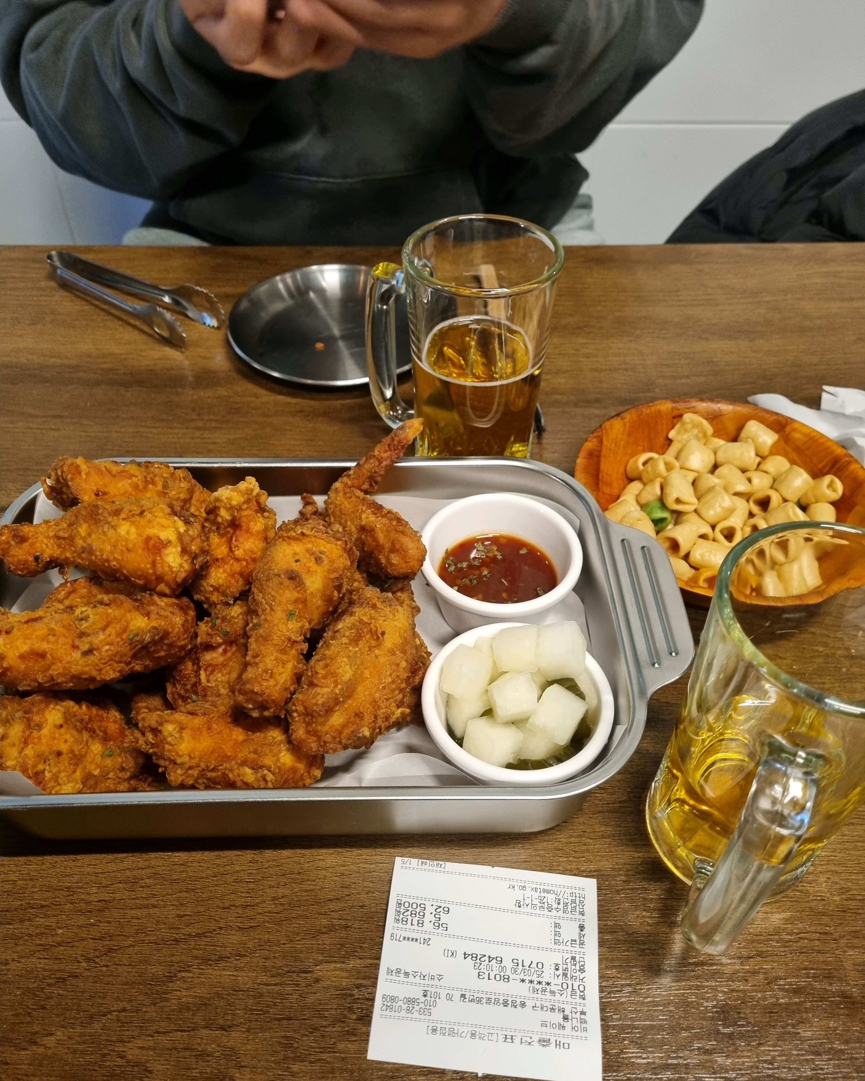 숙소 근처라 우연히 오게 됐는데 너무 괜찮은 맛집이네요. 부산 송정 해변에는 비어웨이브가