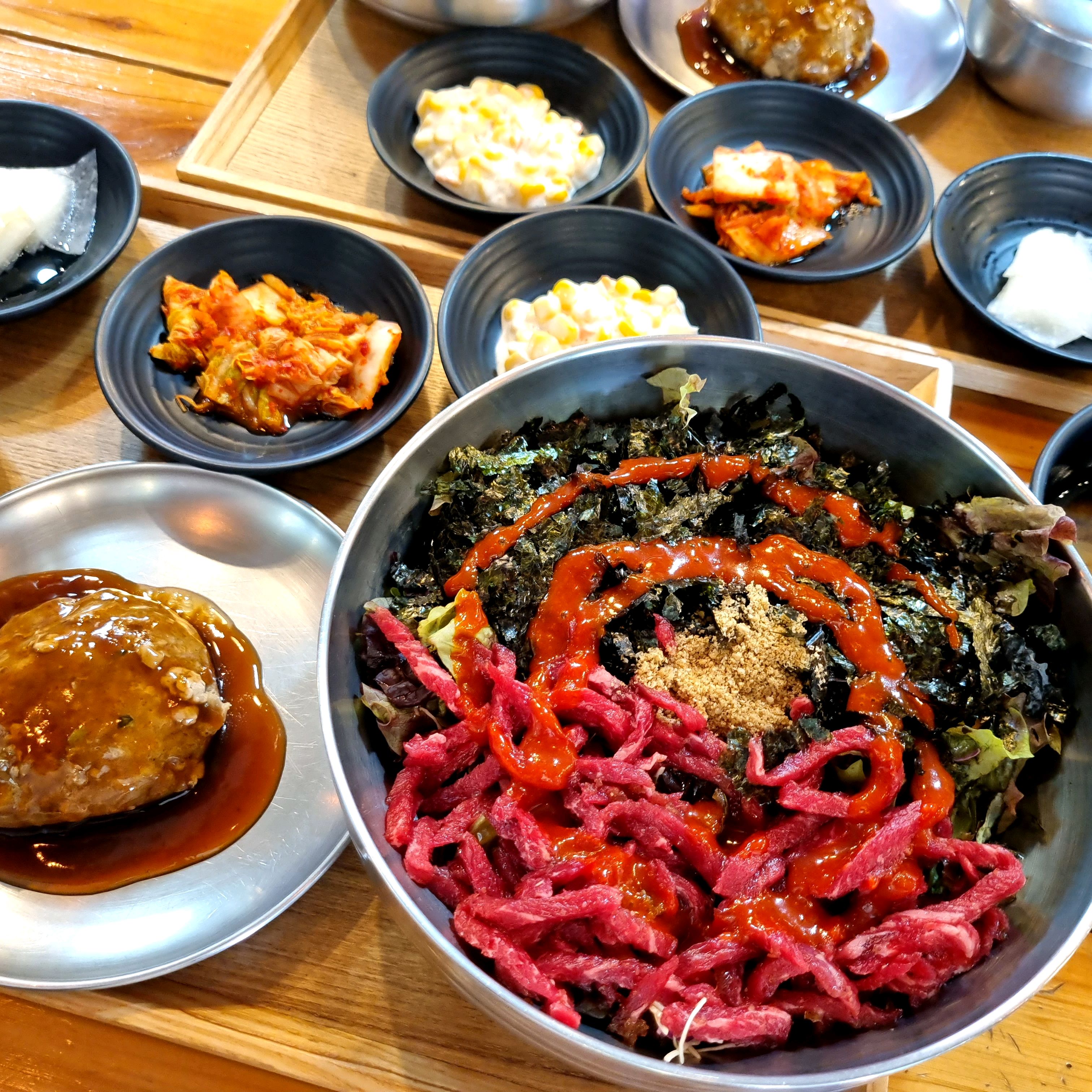 육회비빔밥세트랑 시래기국밥세트 주문. - 경포대 맛집 강문떡갈비
