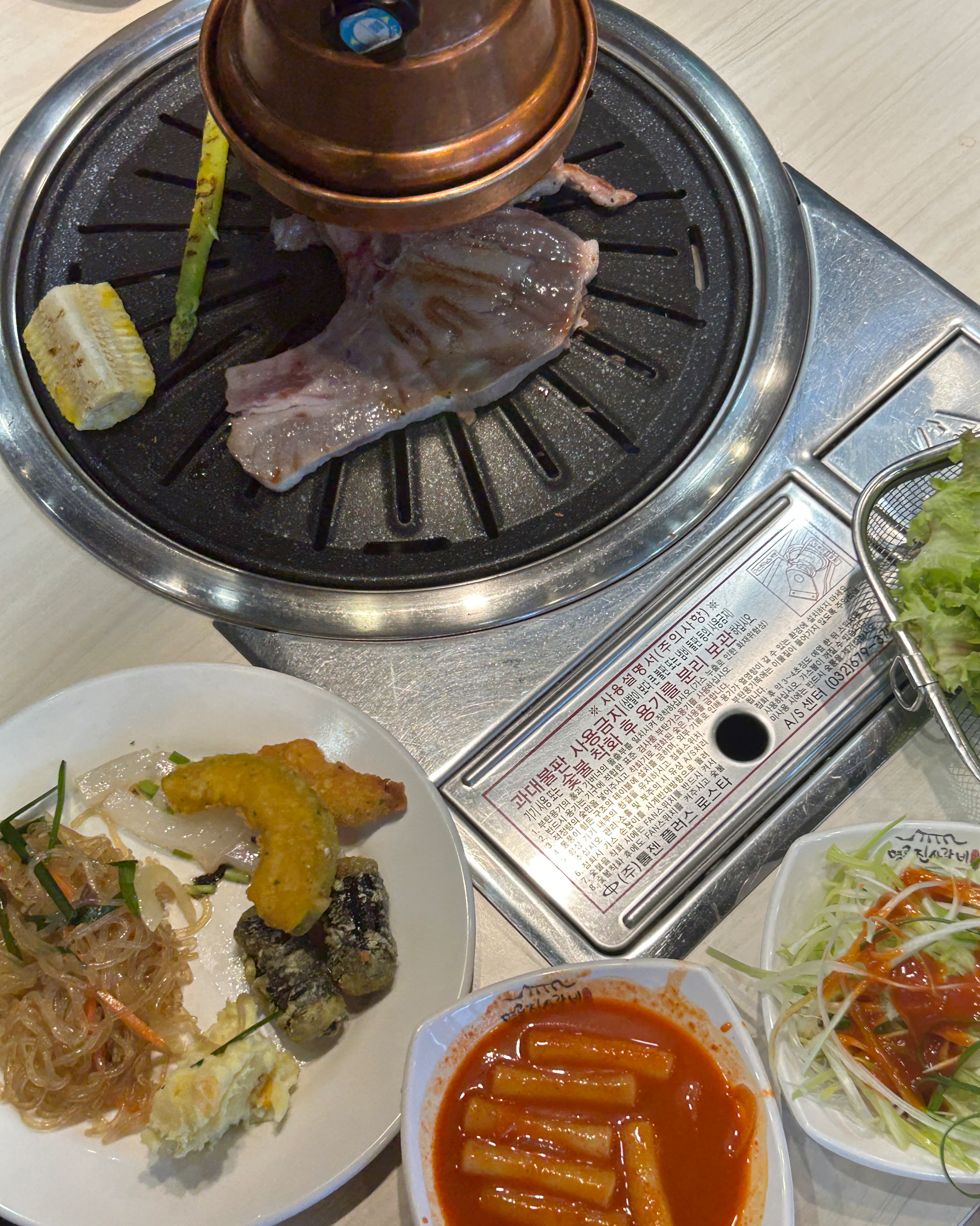 무한리필이라 고기질 기대안했는데 고기 넘 맛있고 질도 좋은 거 같아요! 1인 2인분씩만 먹