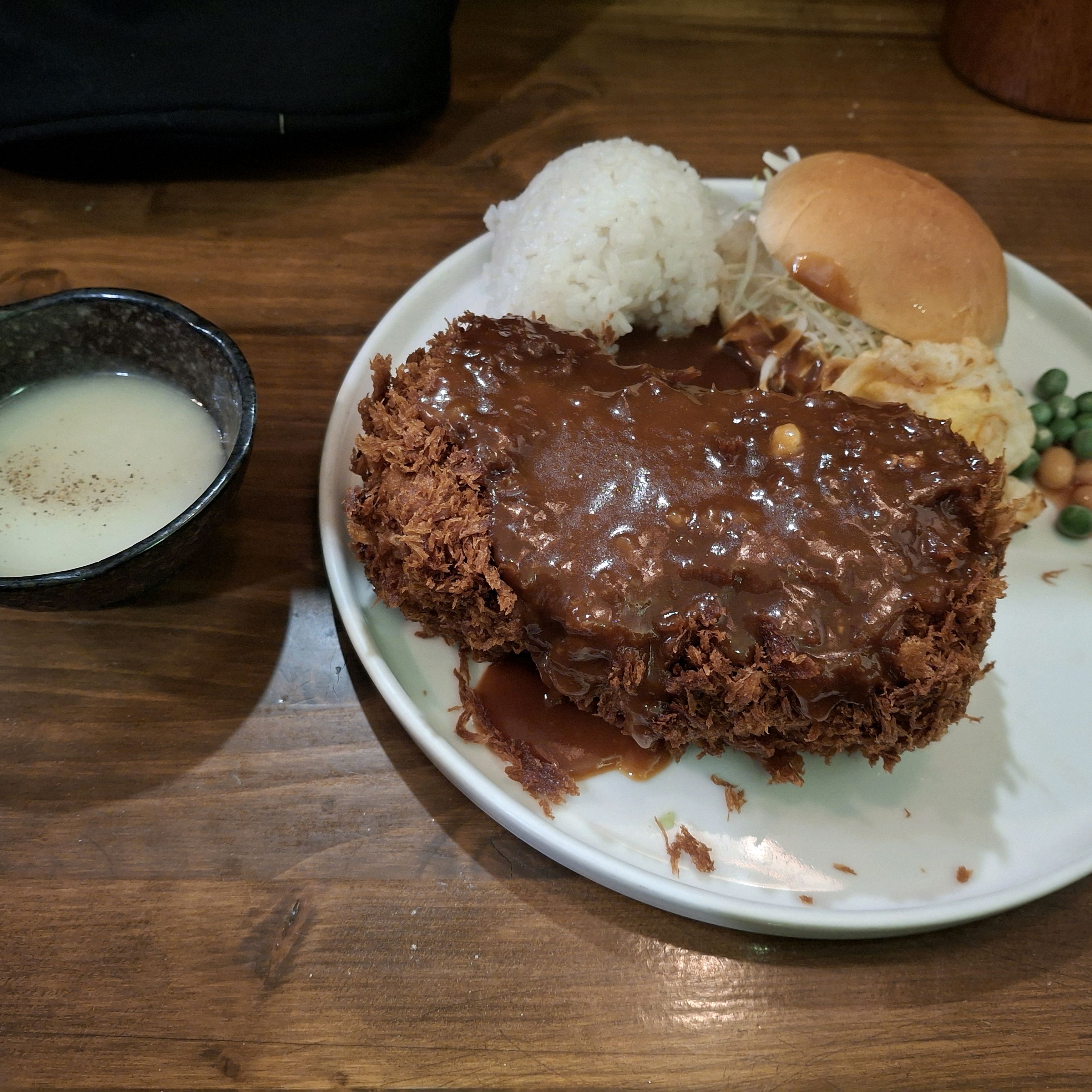 돈까스 고기가 커서, 소스를 더 달라 - 대구 맛집 남산에