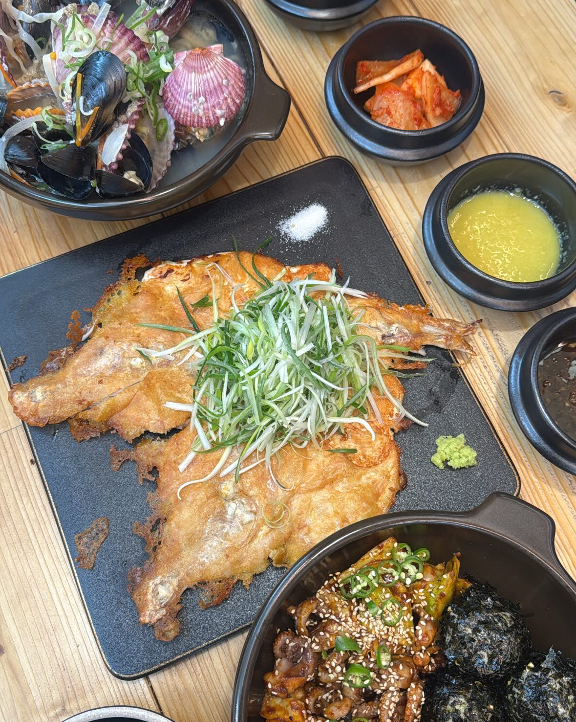 메뉴 하나하나 다 특색있고 너무 맛있네요! 닭구이도 적당히 매콤하고 퍽퍽한 부분이 하나도