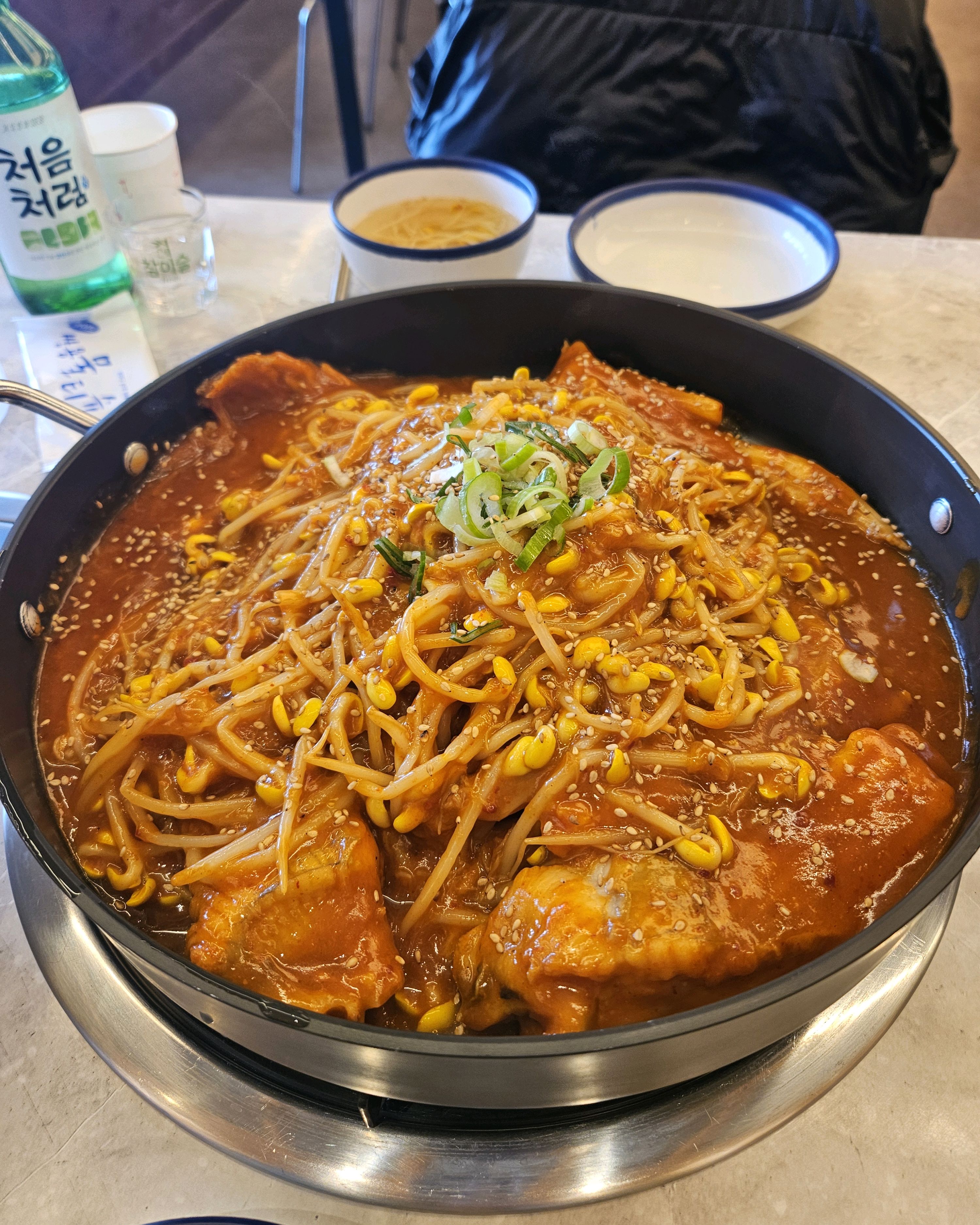 세인트 존스 호텔에서 묵으면서 먹을곳 찾다가 찜대감이라는 곳에 방문했는데 바로입장해서 앉을