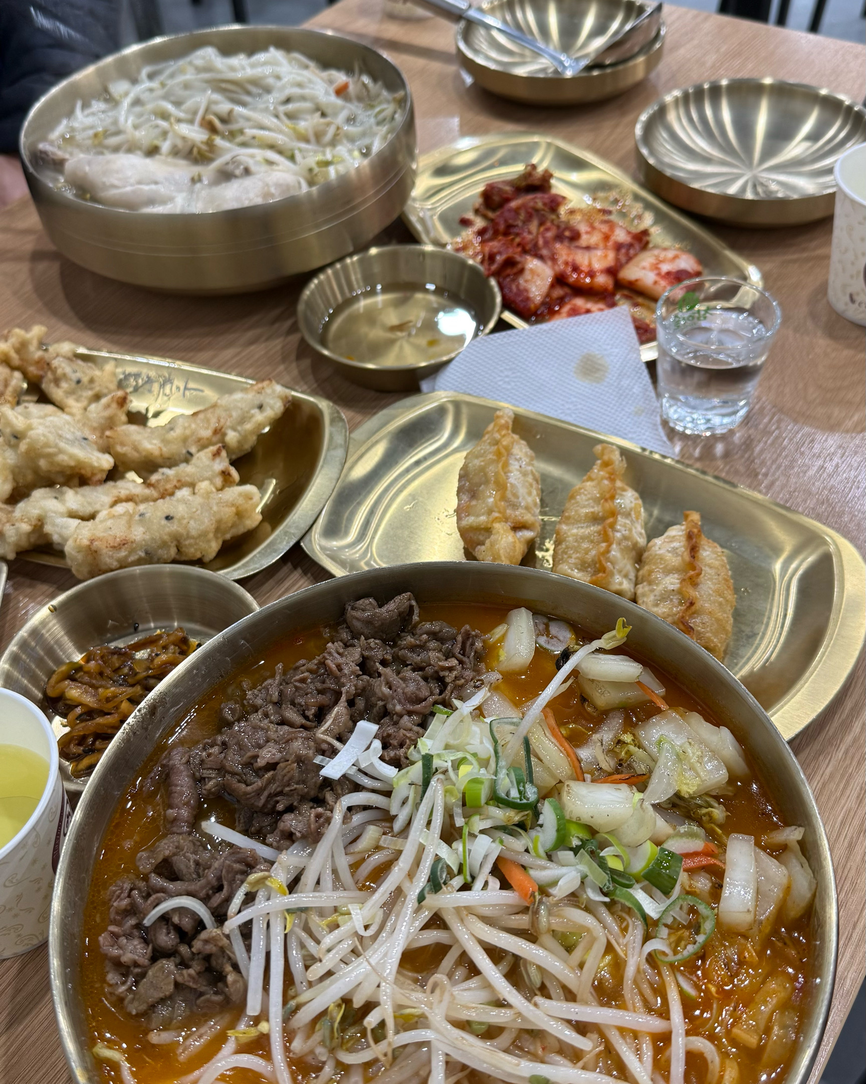 양도 많고 맛있어요! 나가사끼 느낌도 나고 철판요리 느낌도 나고 탕수육이랑 군만두도 맛있습