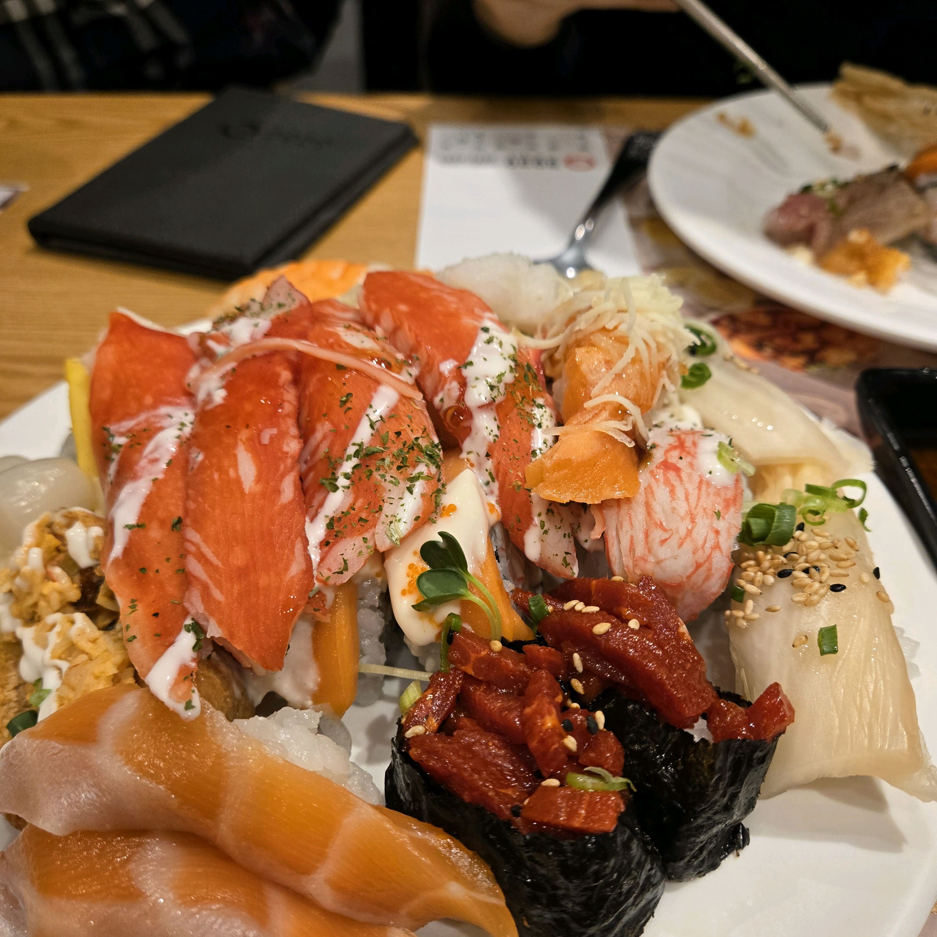쿠우쿠우 처음 방문했는데 맛도 있고 종류가 많아 못먹은게 더많아요 아이도 좋아하고 만족합니