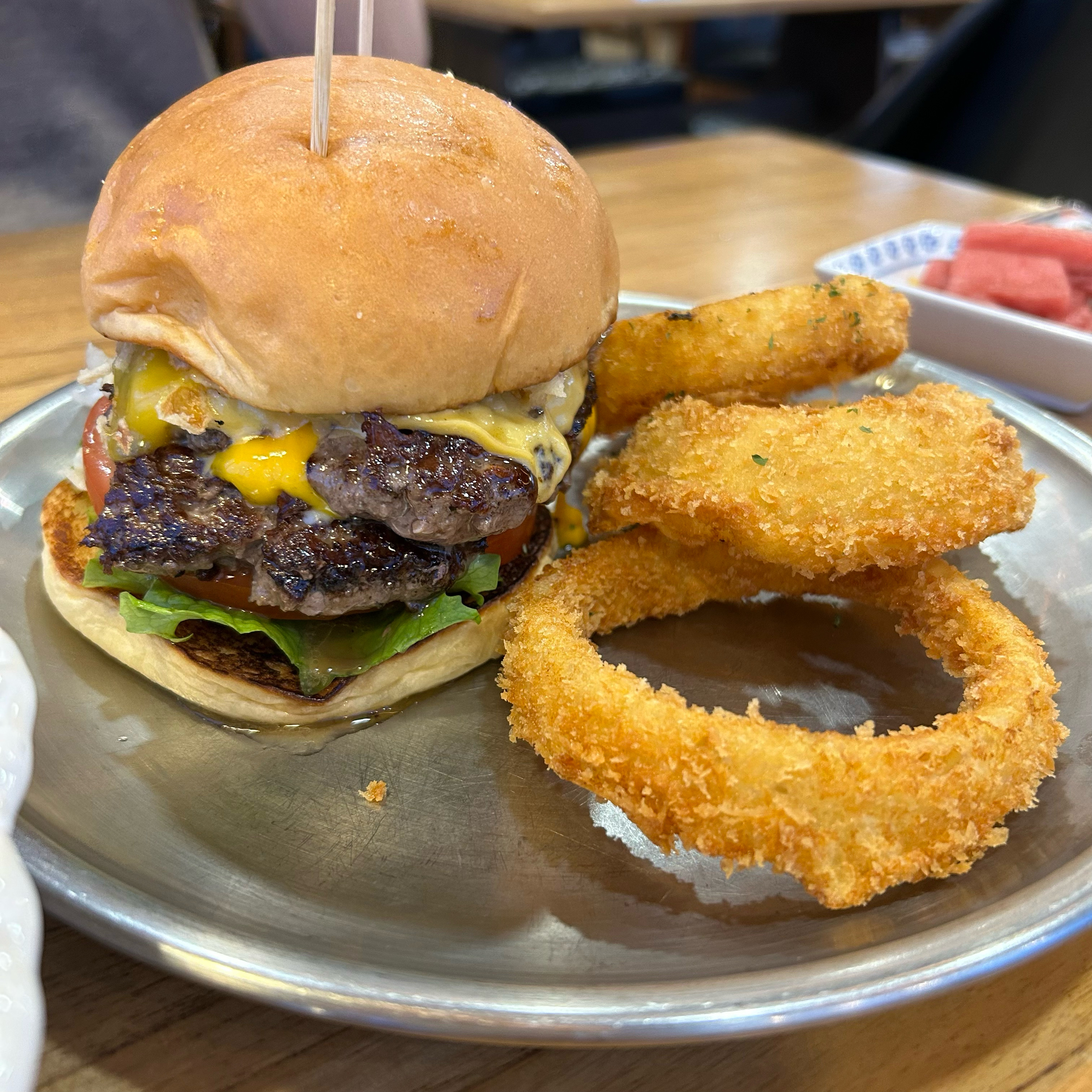 최근 먹은 수제햄버거 중에 손에 꼽게 맛있어요! 동행분도 극찬함 ㅎㅎ 파스타도 맛있었어서