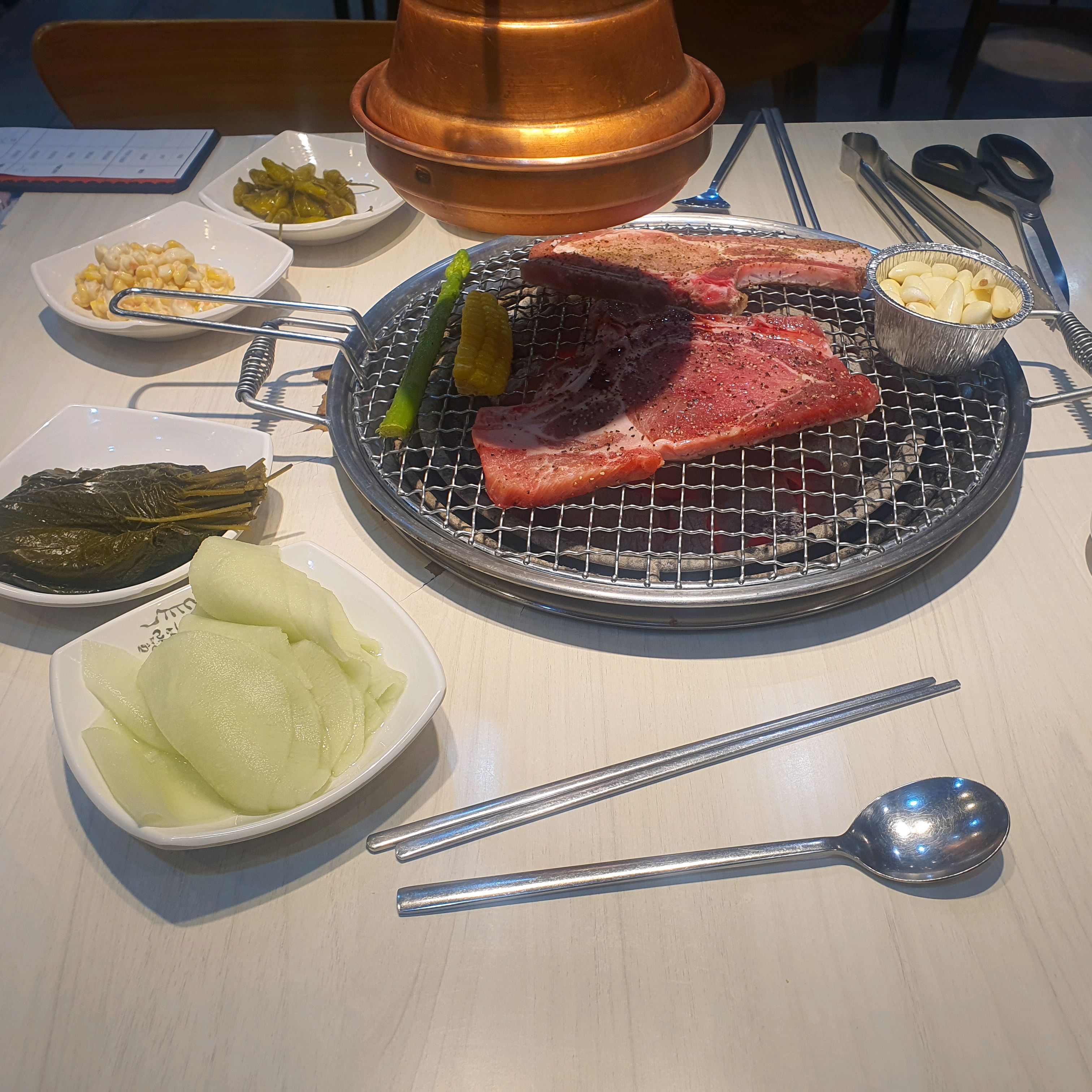 명륜 가면 늘 오는곳이예요 여기가 고기도 신선하고 친절하고 깨끗해서 늘 여기만 오네요 집앞