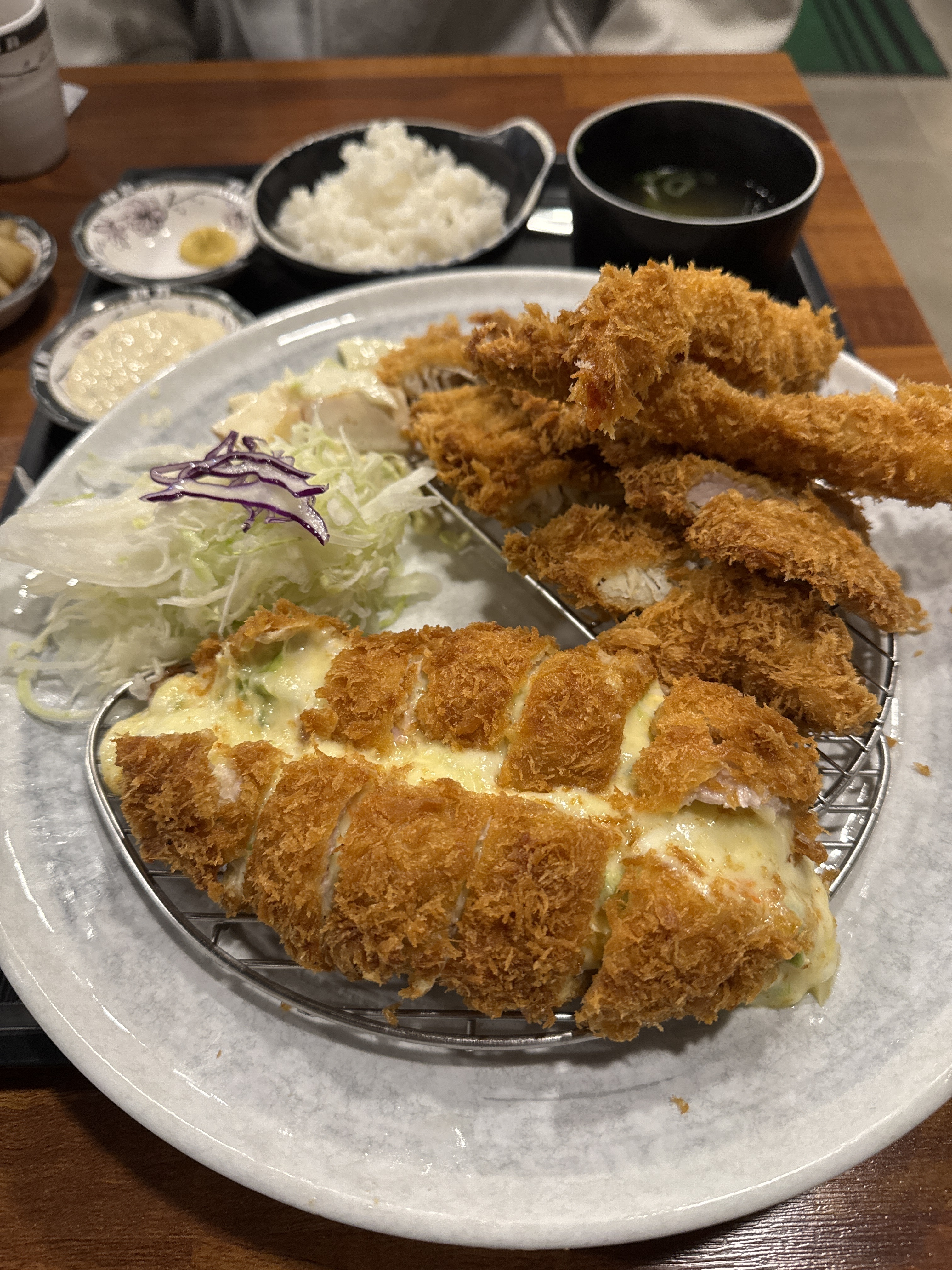 늘 배달로 먹었다가 한번 매장에서 먹어봤는데 역시나 맛있네요 믿고 먹는 맛집입니다! - 망원동 맛집 망원돈까스