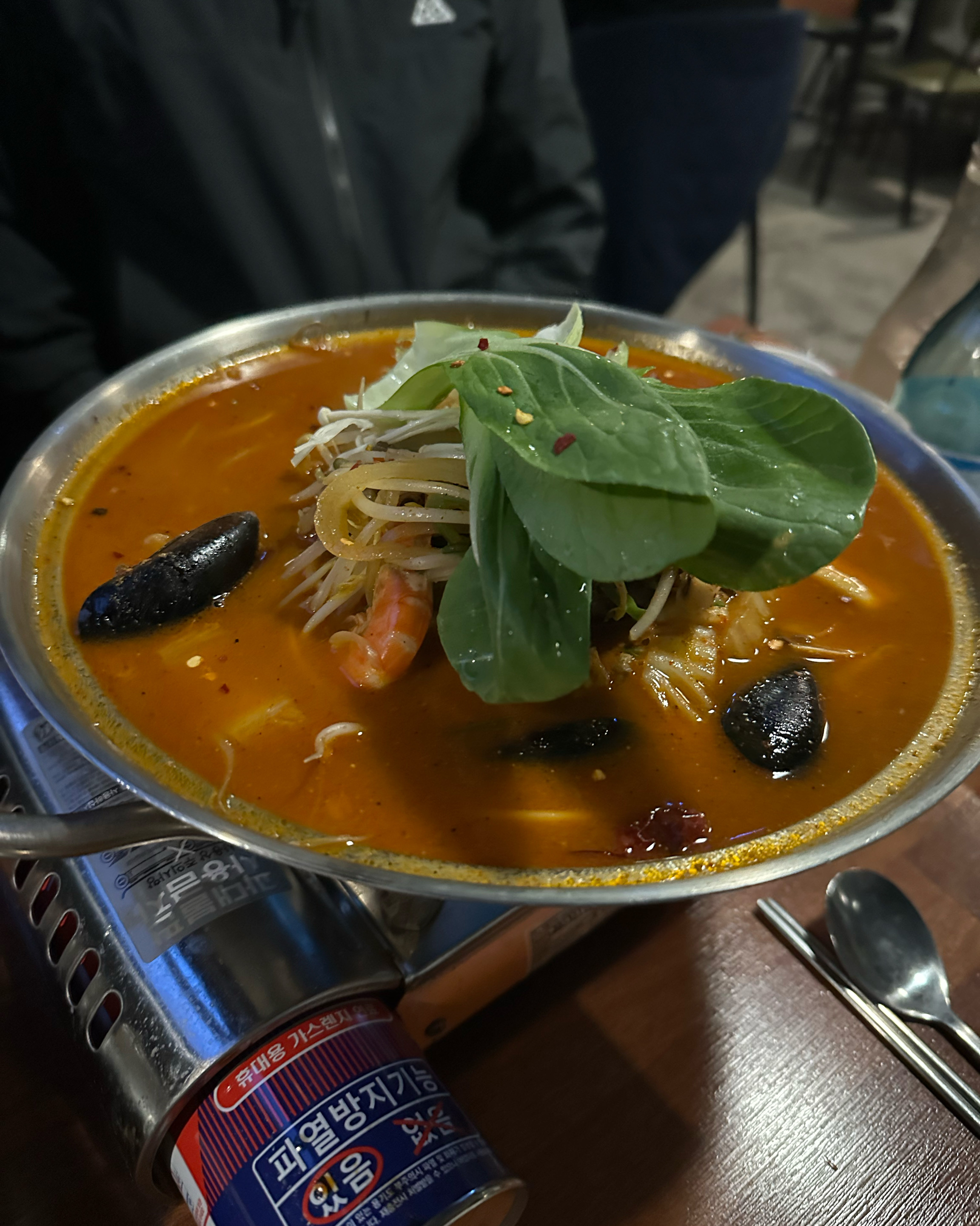 육연사시미 랑 차돌해물짬뽕 시켯어요. - 불당동 맛집 귀인