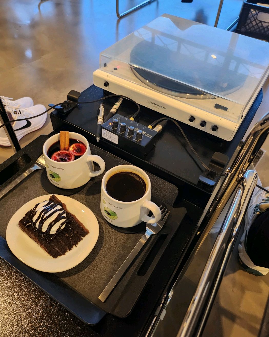 생각정리하기 넘 좋은 공간이네요. - 제주 맛집 로미뮤직하우스