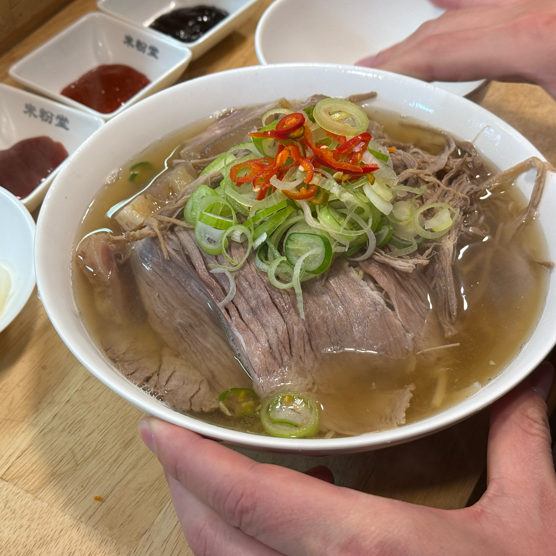 다음엔 힘줄을 먹어야겠어여.. 진짜 맛있어요 고수 추가도 되고 리필도 다시 먹는거만큼 나오