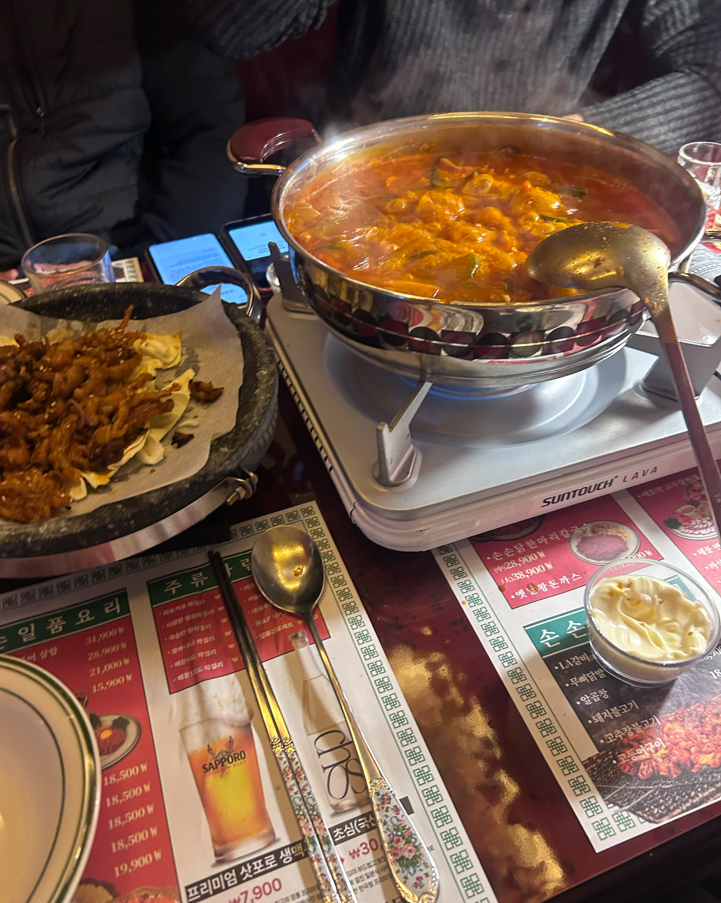 분위기ㅜ레트로 감성 미쳤구~ 음식은 말할것도 없어용 너무 맛있어용 단골예정입니당💓😤 - 불당동 맛집 손에손잡고 신불당직영점