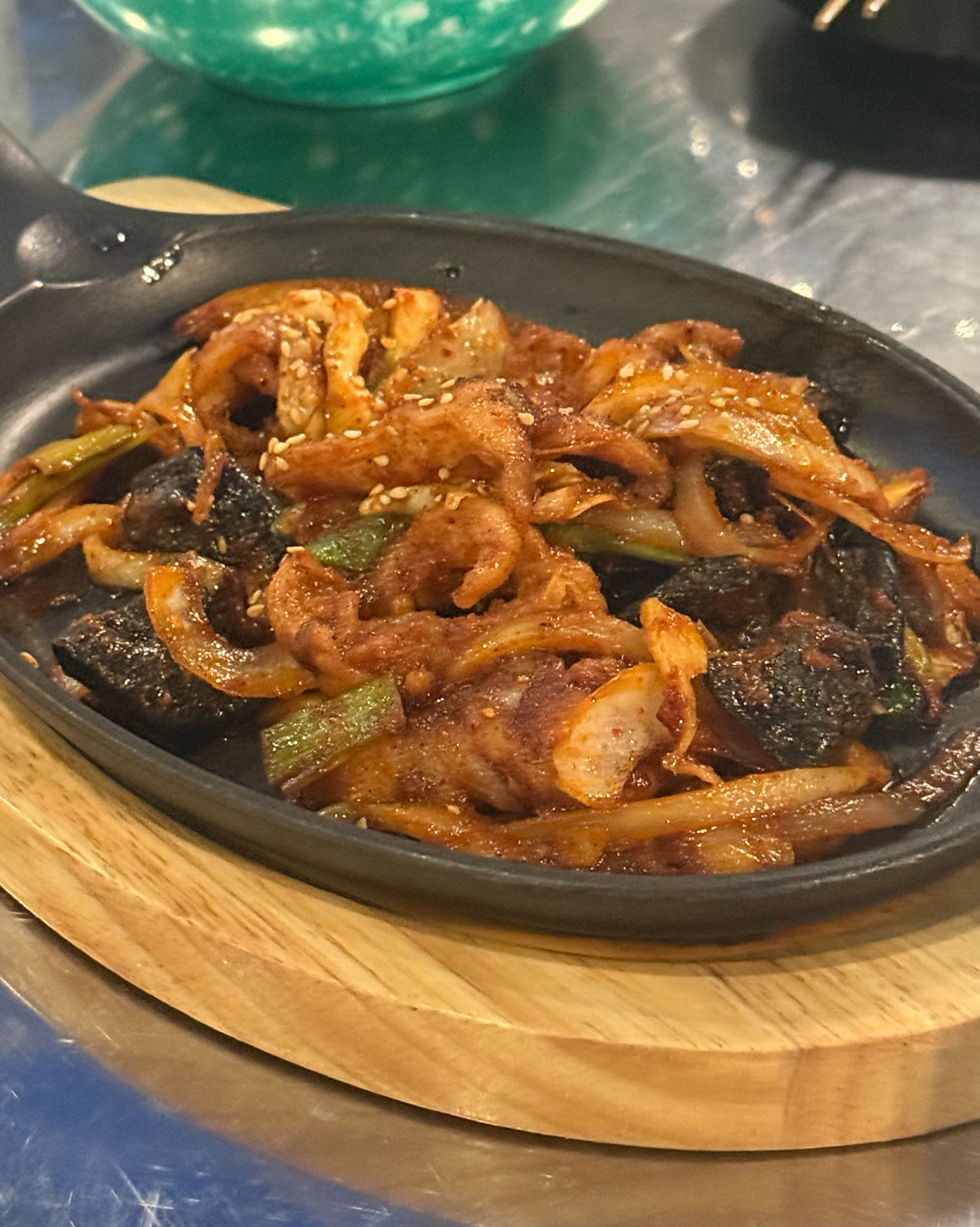 솔직히 냉삼이랑닭발먹었는데 너어어어무 맛있어요! - 인천 맛집 루프탑032