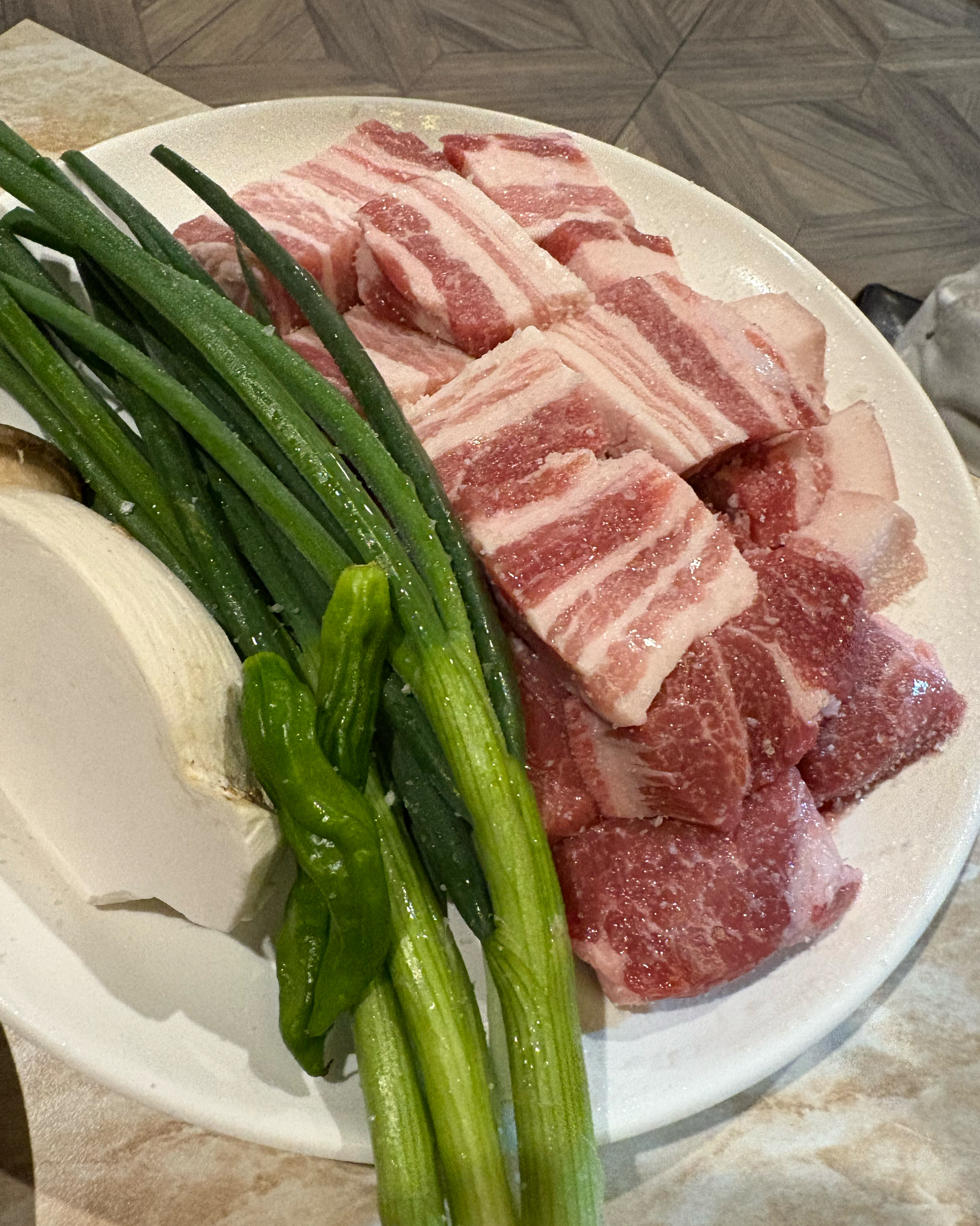 직원분들 너무 친절하시고 고기도 너무 맛있어요~~!!! - 제주 맛집 포크80 제주공항점