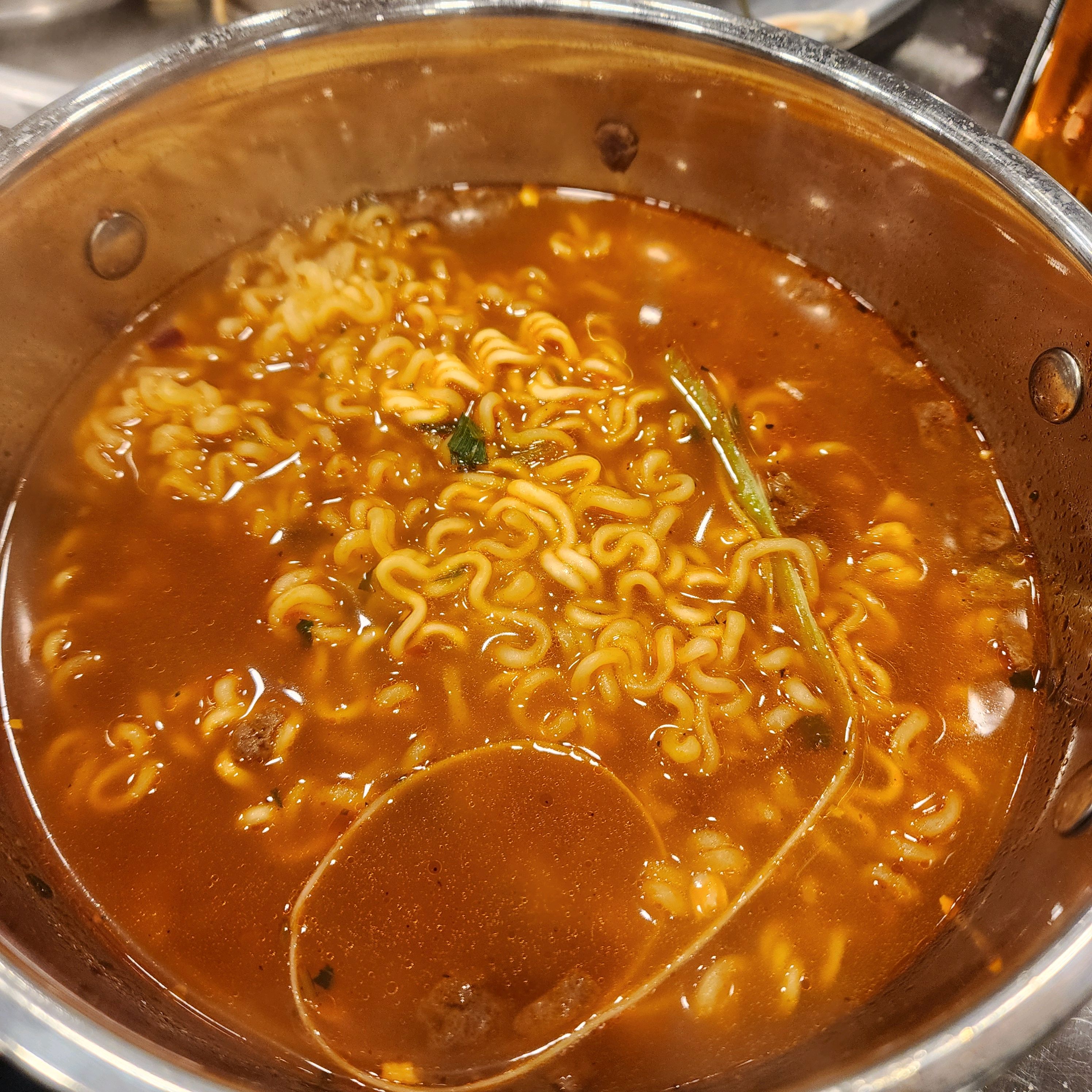 고기먹을때 필수 밑반찬들이 무제한으로 가득해서 넘 좋고 고기질도 좋고 다양해서 또올거에요