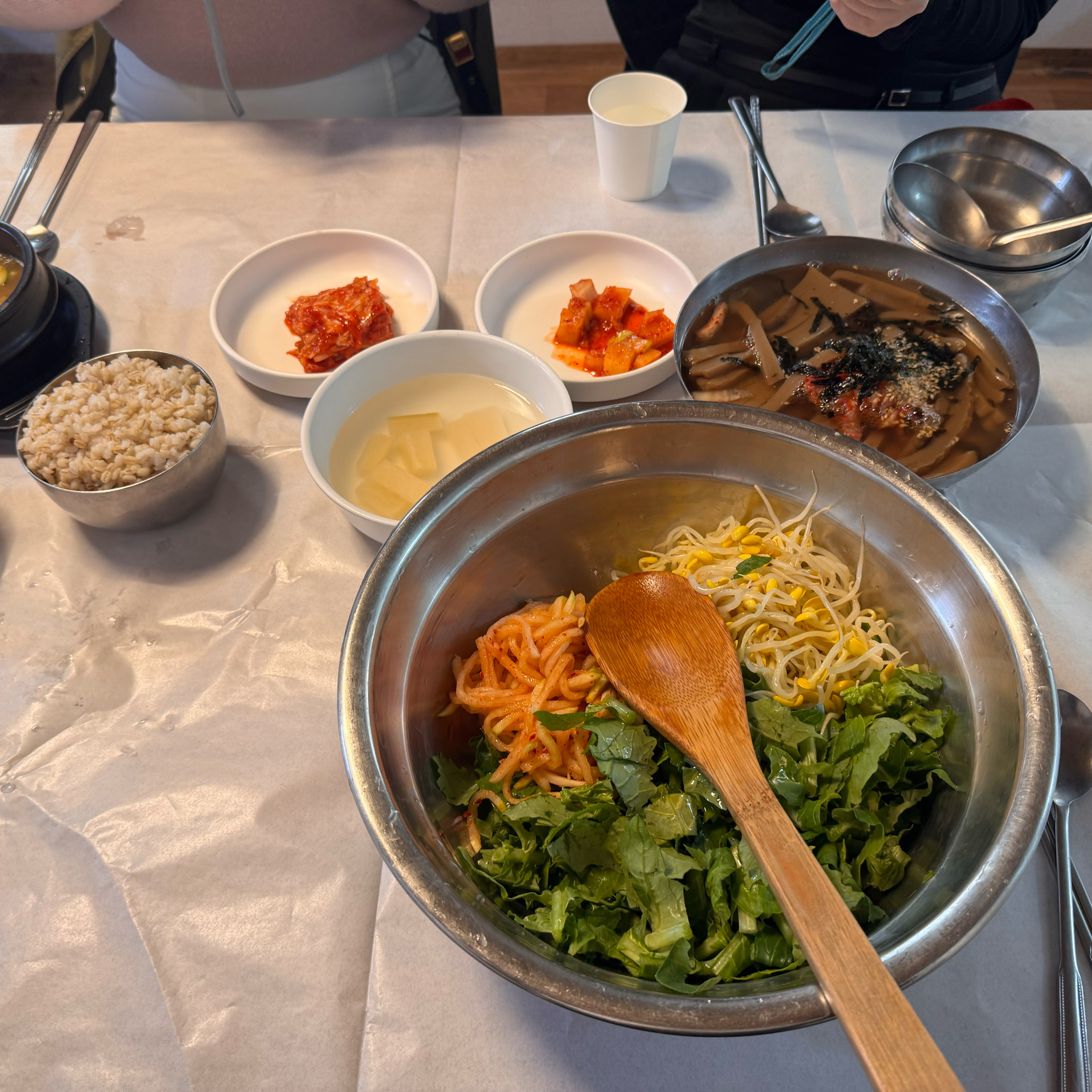 따뜻한 묵채가 너무맛잇어오ㅜ 양도 많고 - 대전 맛집 솔밭묵집