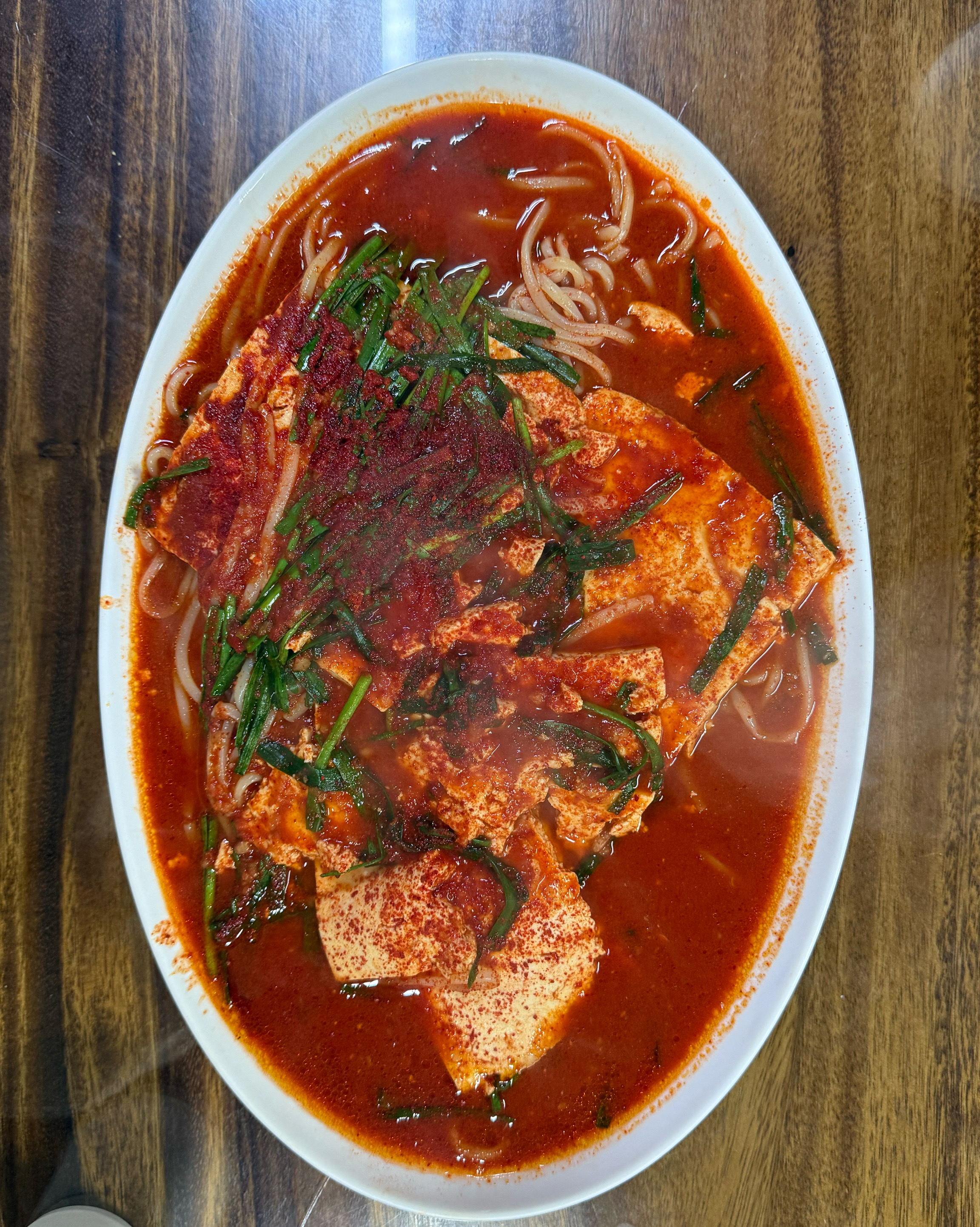 두부 두루치기에 면 사리 추가해서 먹었는데 너무 맛있어서 싹싹 긁어 먹었어요. 전에는 SN
