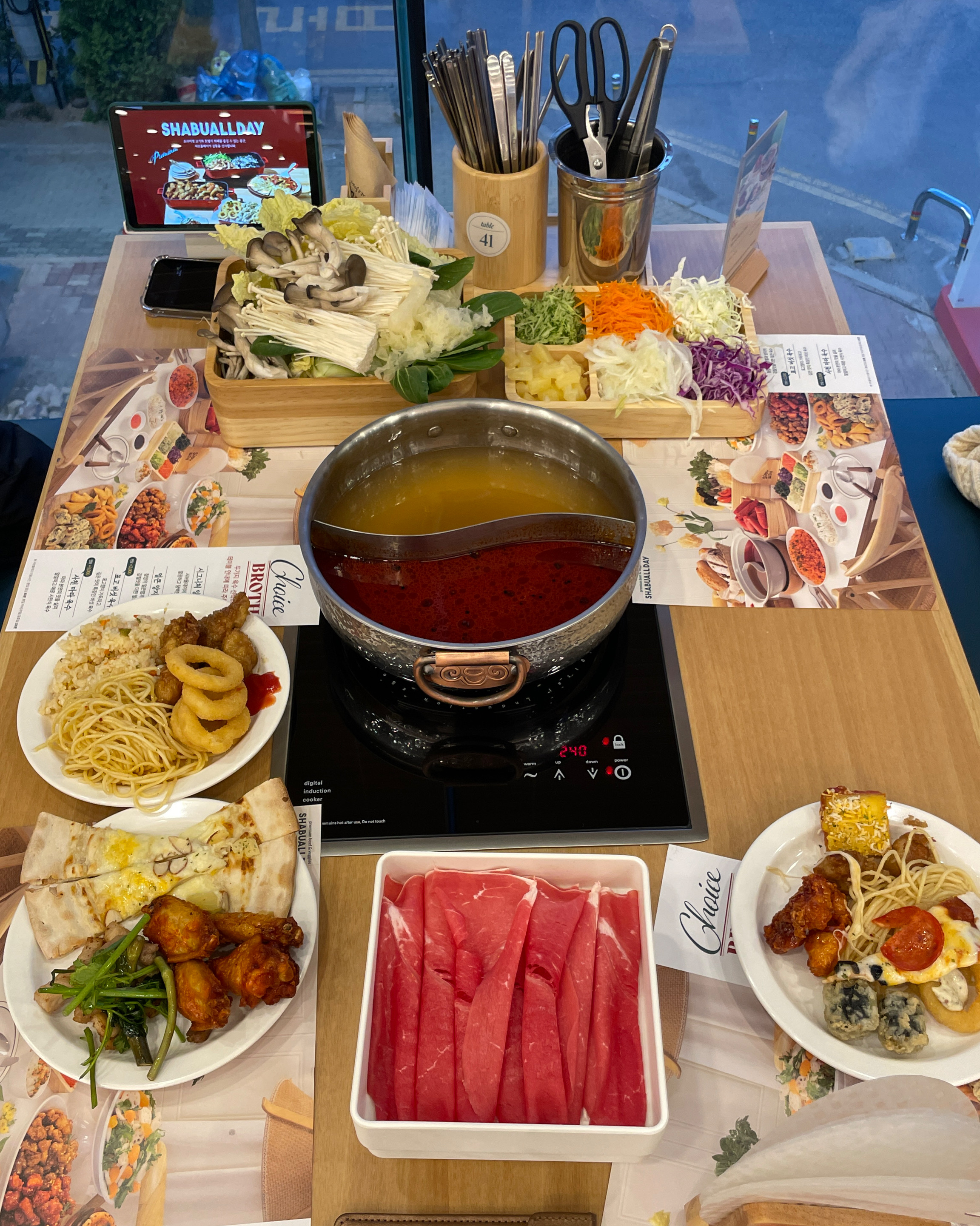 너무맛있어요ㅠ 샤브샤브 좋아해서 여기저기 다 다녀봤는데 여기만큼 샐러드바 맛있고 종류많은