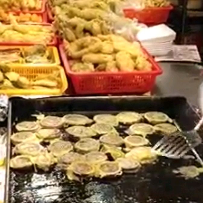 속초 시장에 들렀다가 오징어순대를 굽는 고소한 냄새에 이끌려 바로 구매함. 맛은 강릉 시장