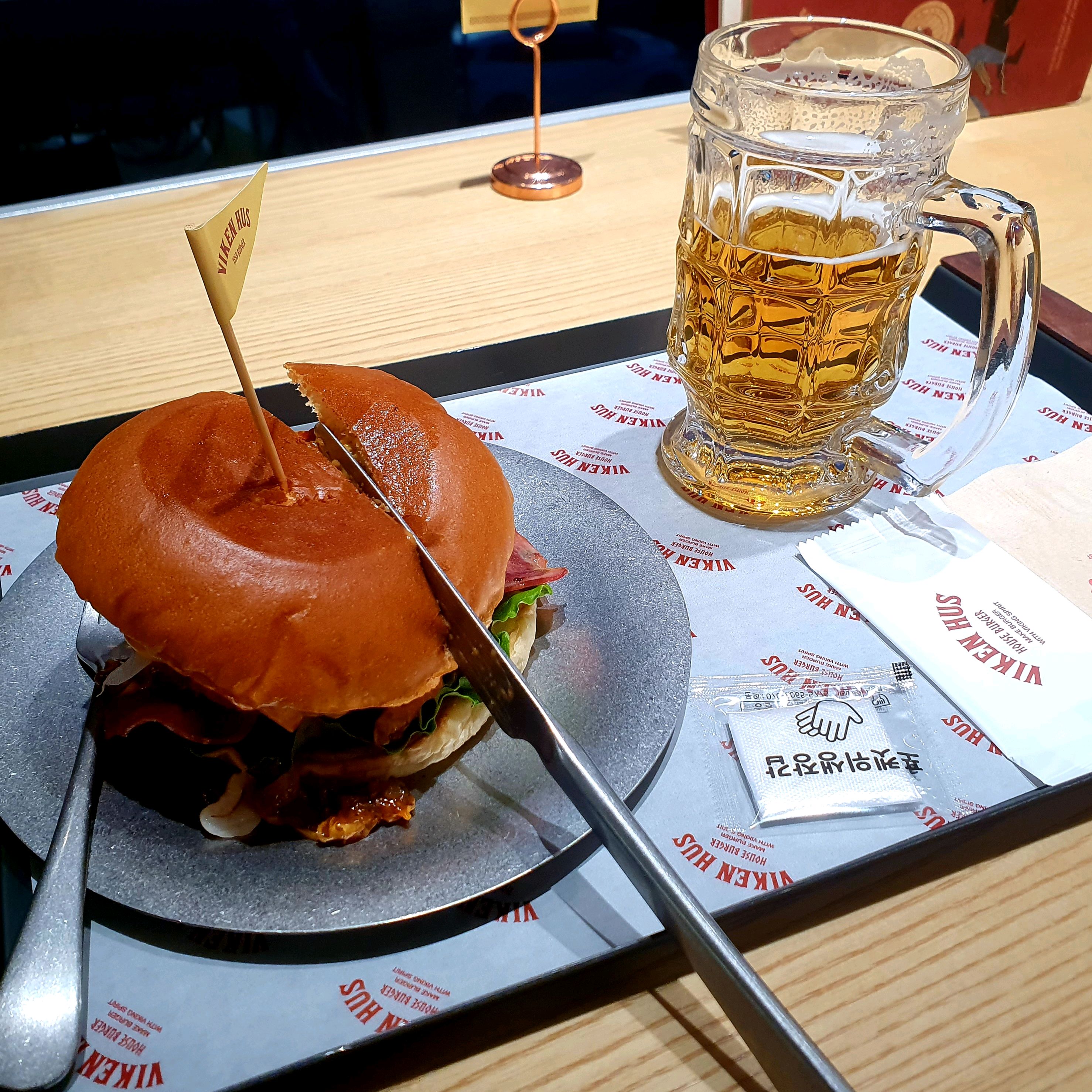 세트가 아닌 1953버거(오징어)단품과 생맥주 1잔으로 저녁을 마무리했어요. 라마다 앙코르