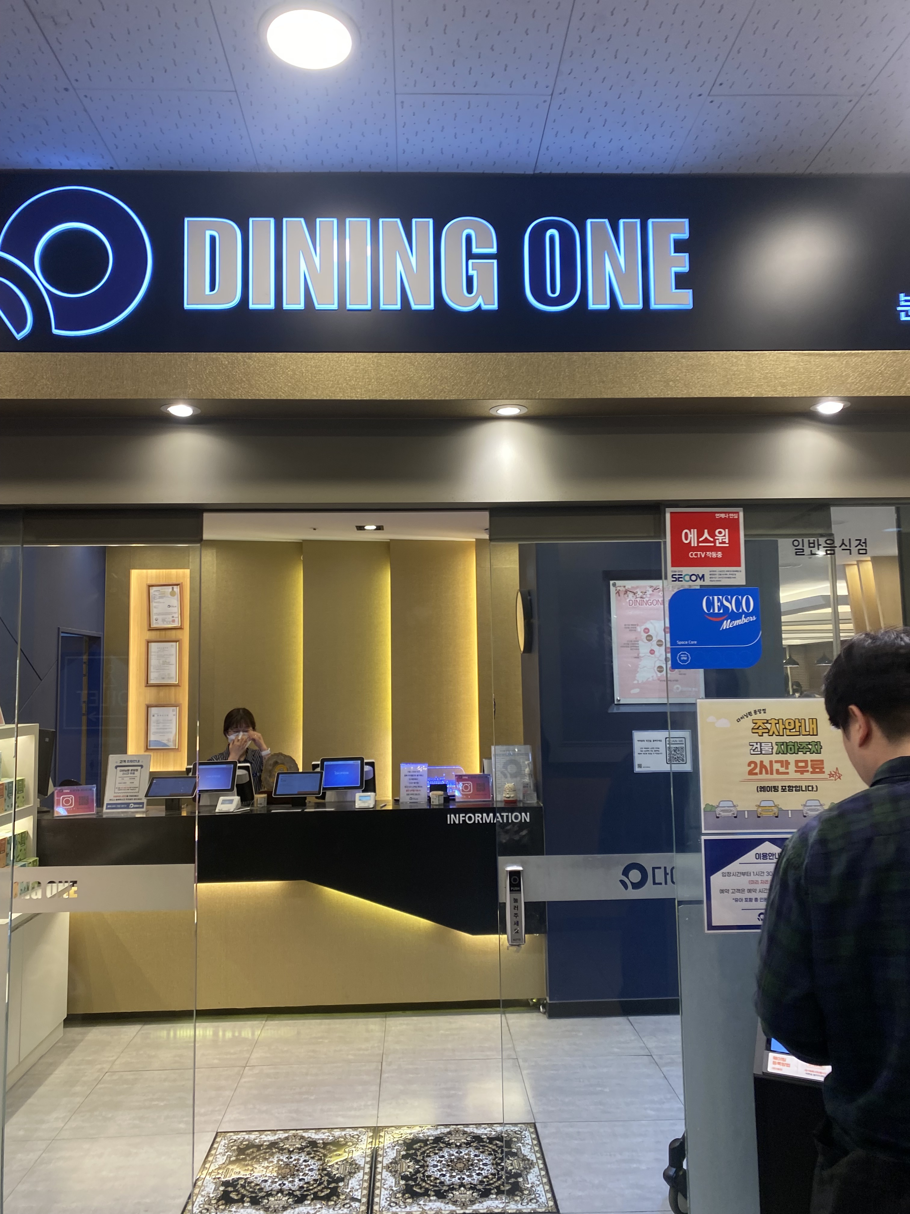저렴하지만 꽤 괜찮은데요.. 여러모로 애슐리퀸즈보다 더 나은듯. 음식 질도 전반적으로 더