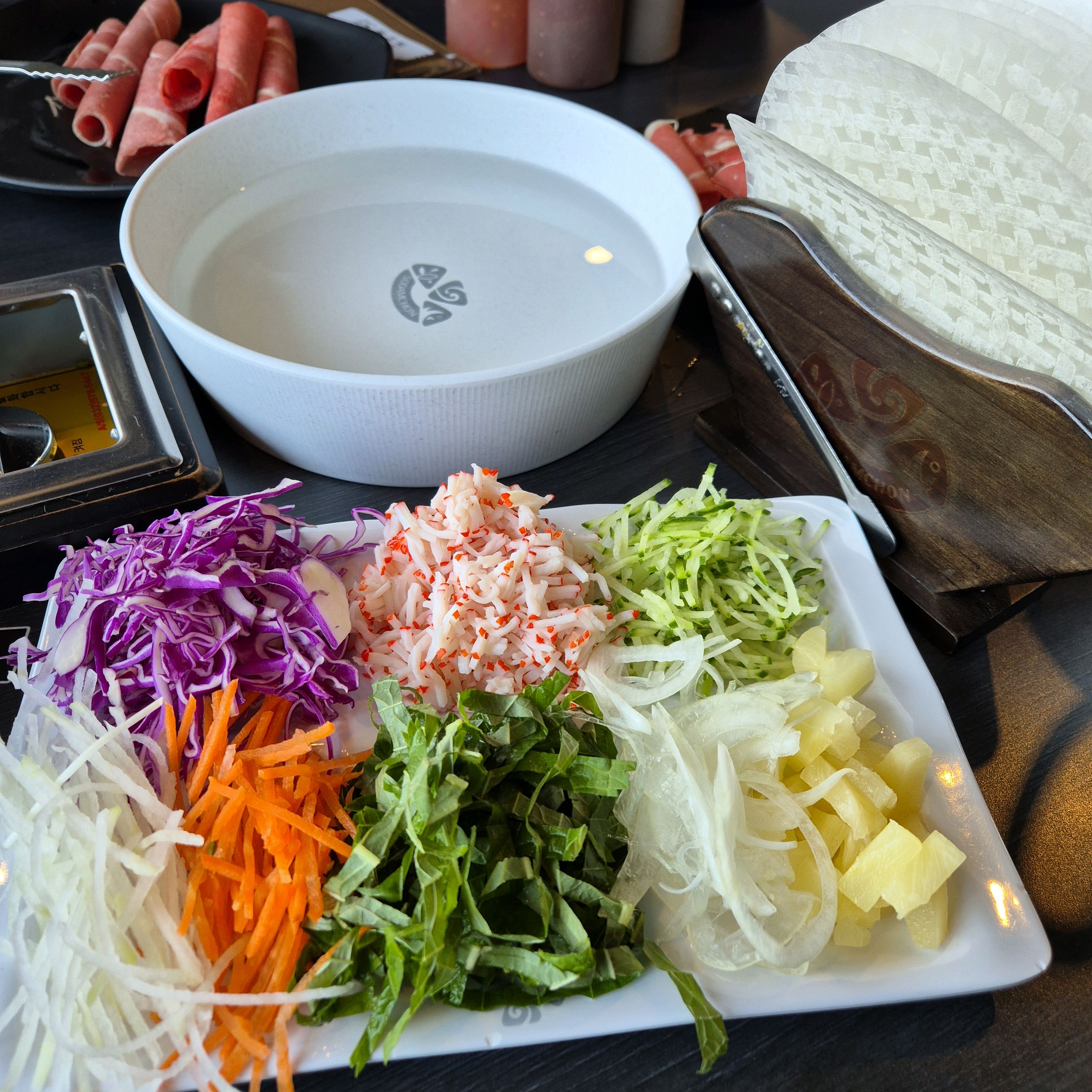 샤브샤브 채소와 월남쌈 재료가 다양하고 신선해서 좋아요! - 호매실 맛집 소담촌 수원호매실점