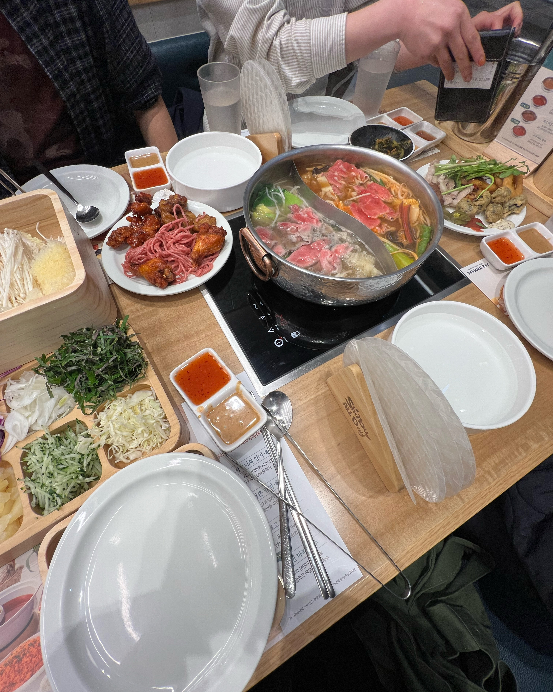 직원 분들도 너무 친절하시고, 음식도 하나같이 다 맛있었어요 ! 재방문 의사 100% !!