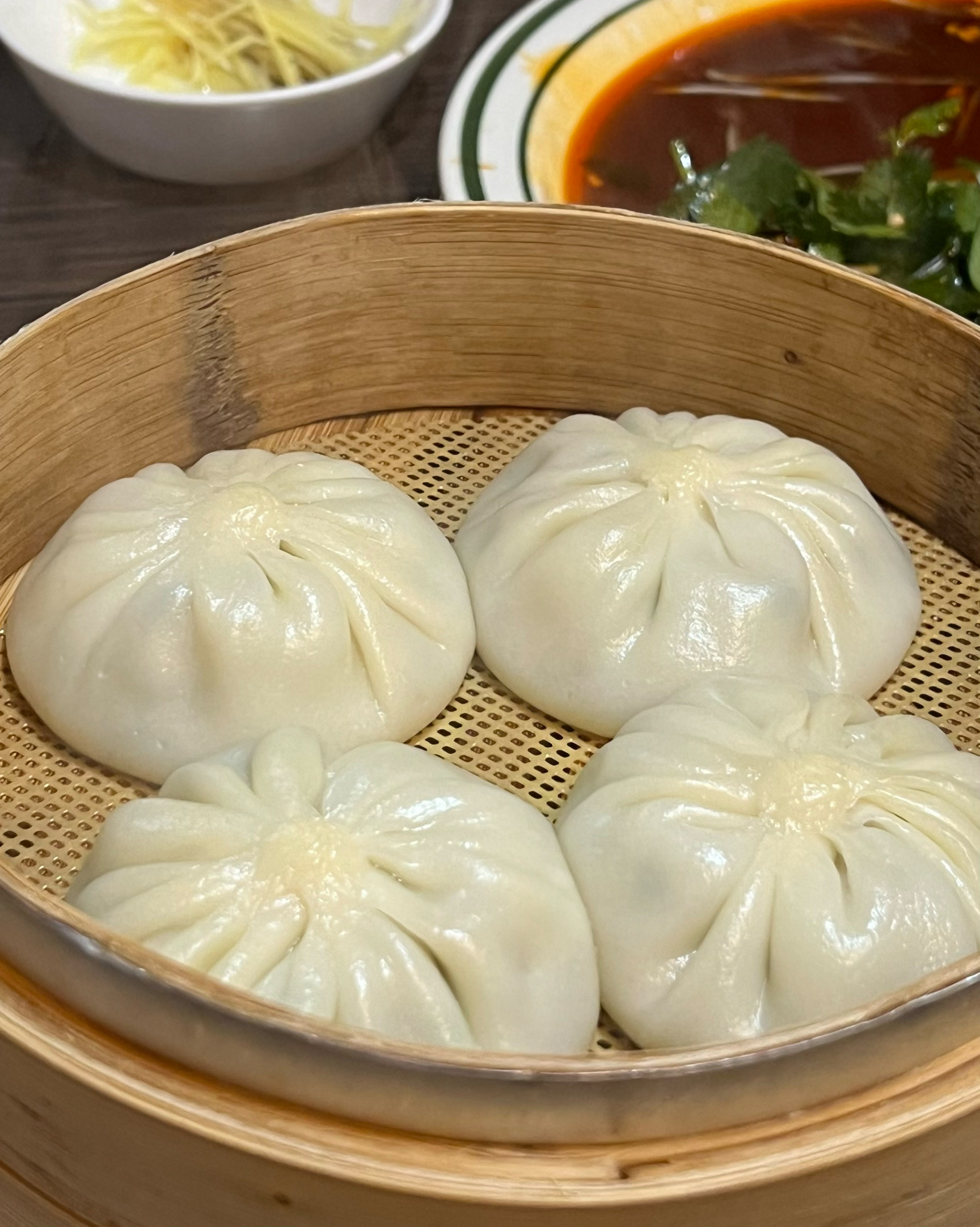 딤섬 & 동파육 & 오이냉채 & 칠리가지튀김 전부 맛있었음. 오이 냉채는 서비스로 오이 추