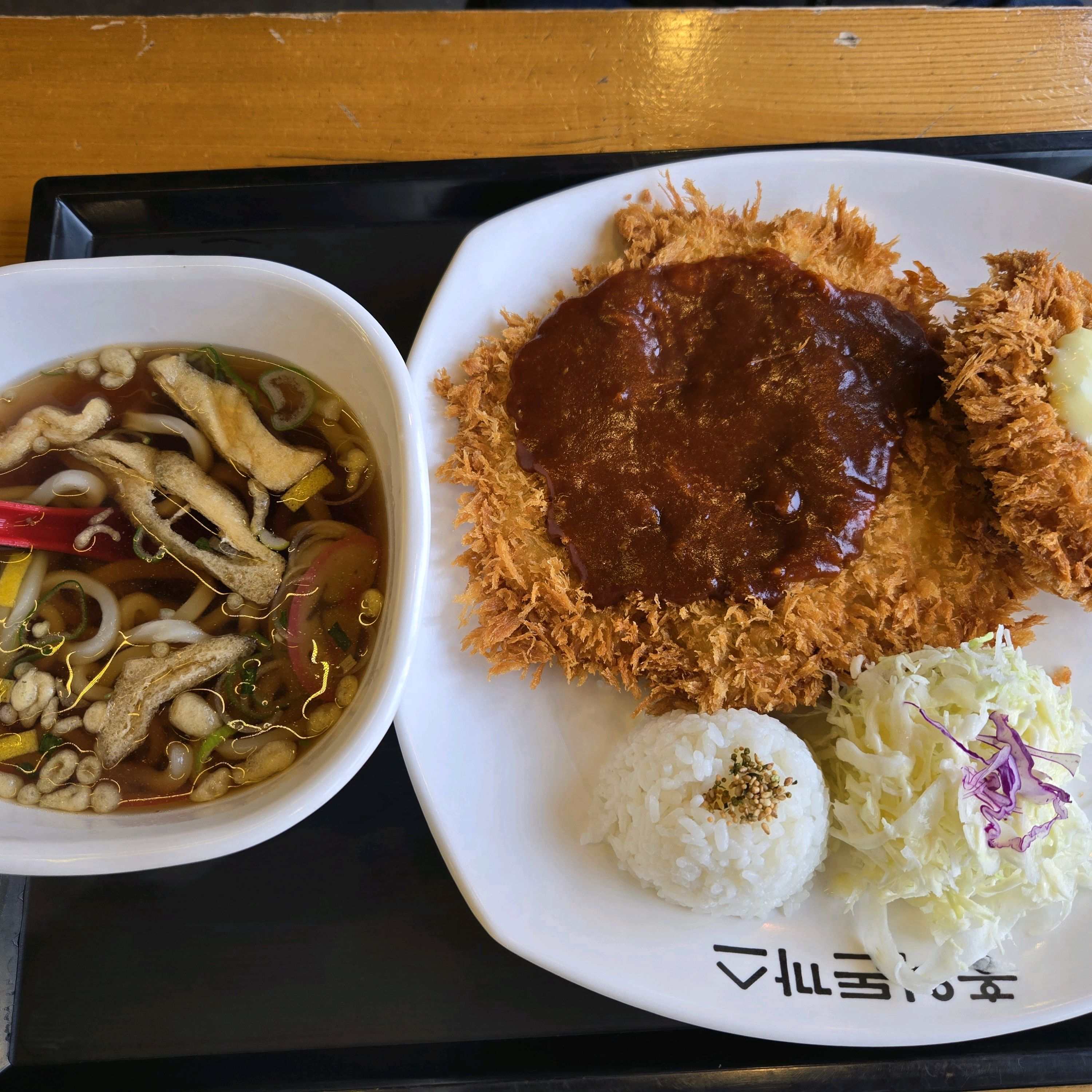 양은 푸짐한데 내스탈은 아님.. - 울산 삼산 맛집 홍익돈까스 울산삼산점