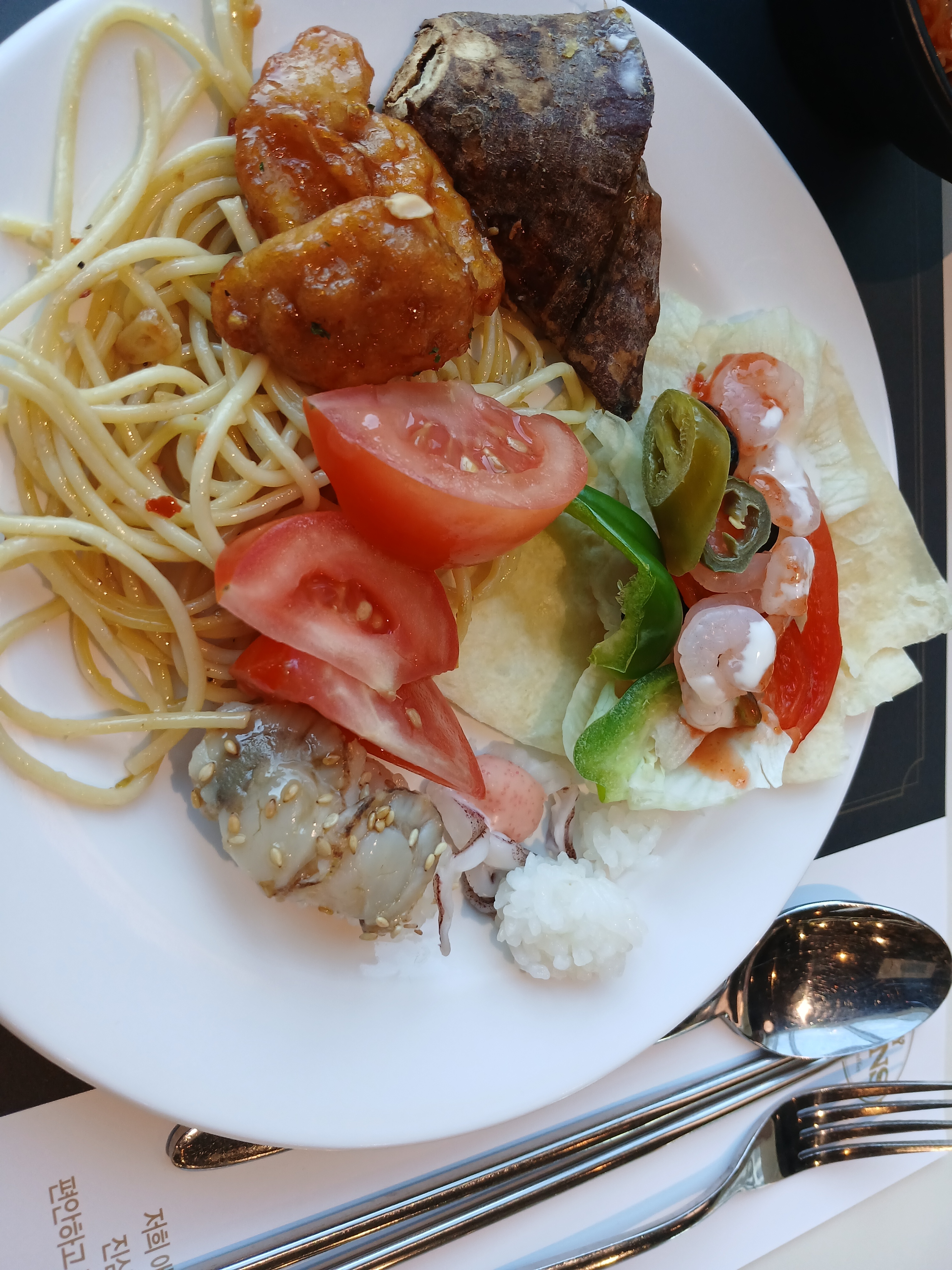 각자 취향대로 메뉴를 선택할 수 있어 편해요. 직원 분들도 친절하십니다. - 구파발 맛집 애슐리퀸즈 롯데몰 은평점