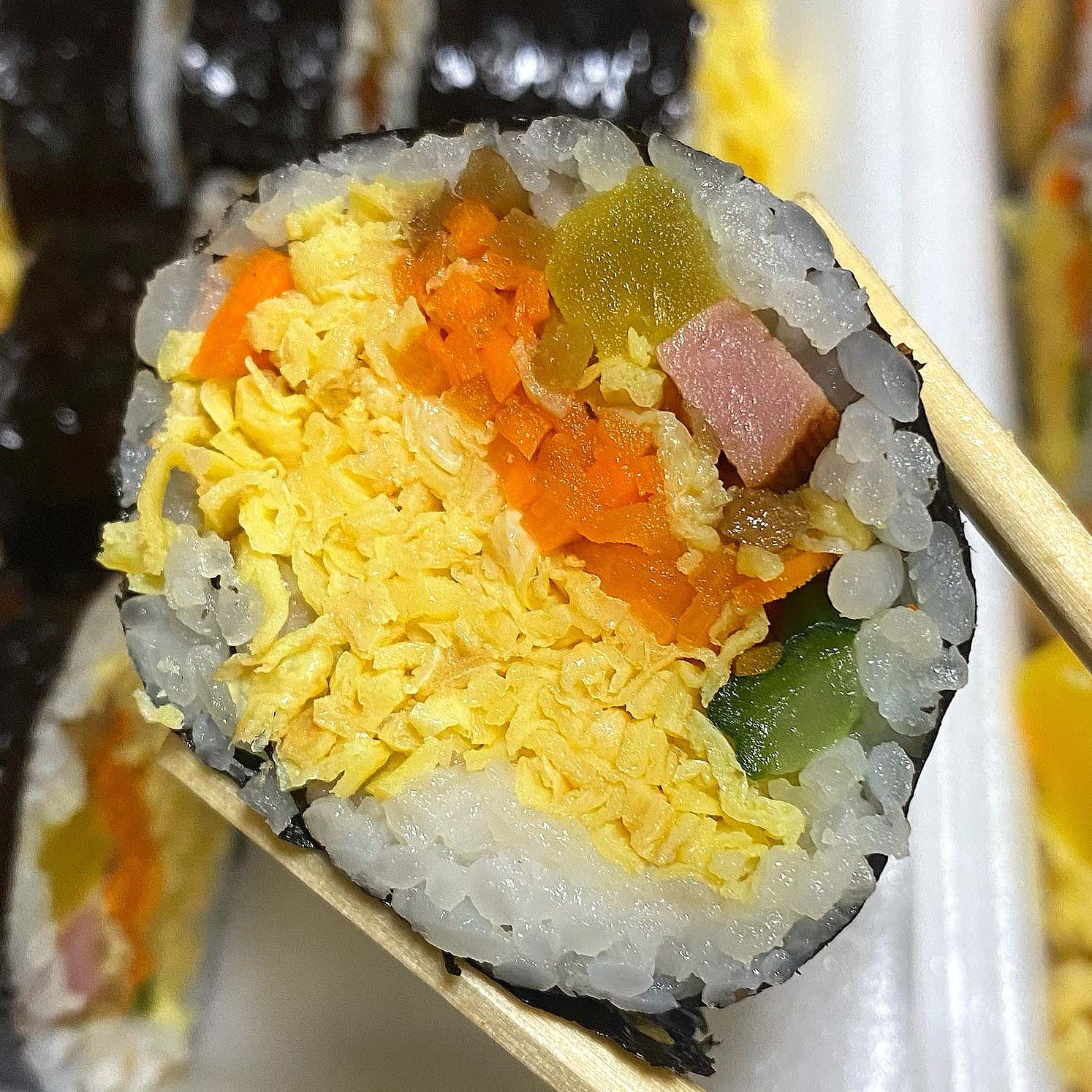 교리김밥 본점 입구와 건물