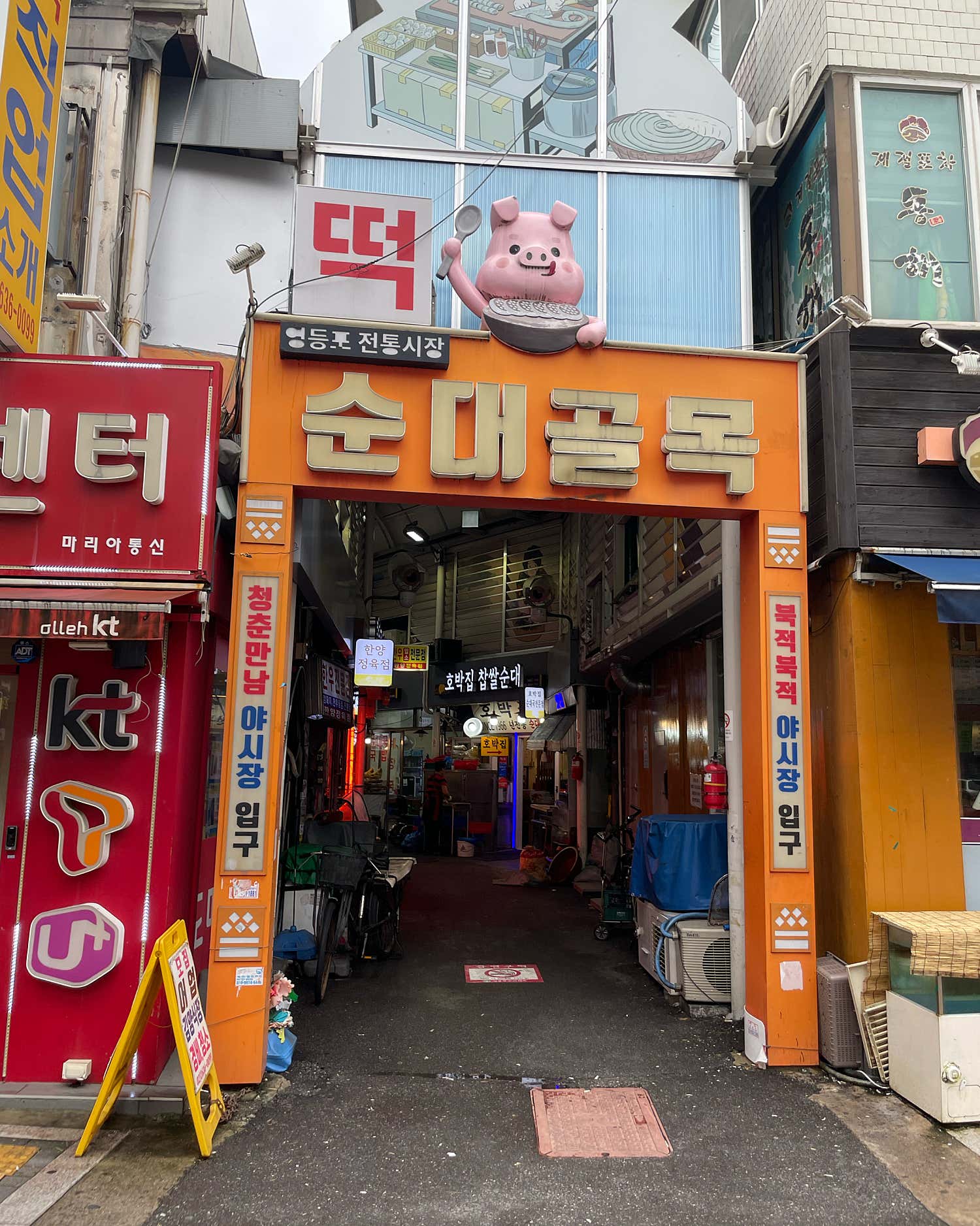 호박집의 아늑하고 세련된 좌석 공간