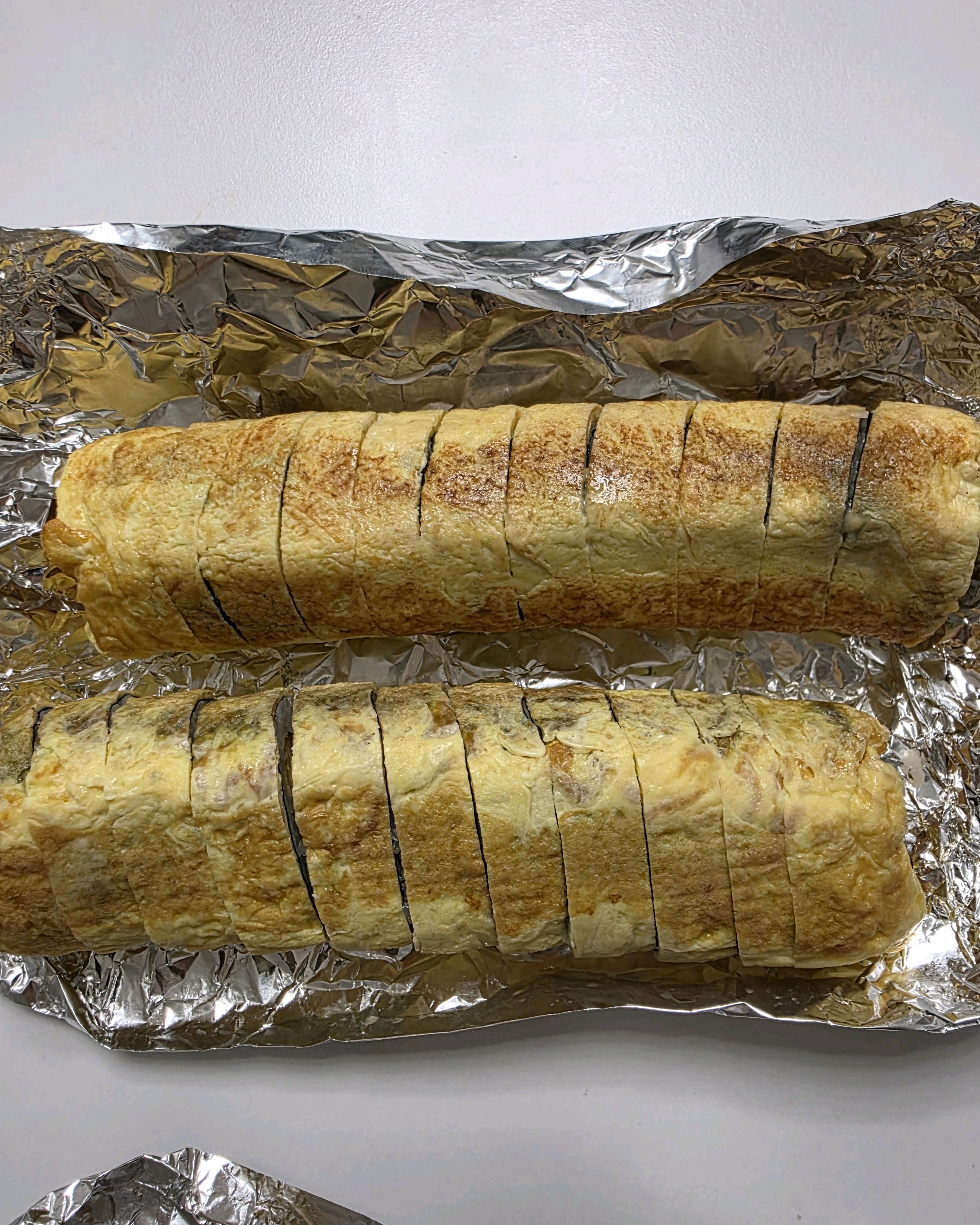 정갈하게 담긴 김밥 사진