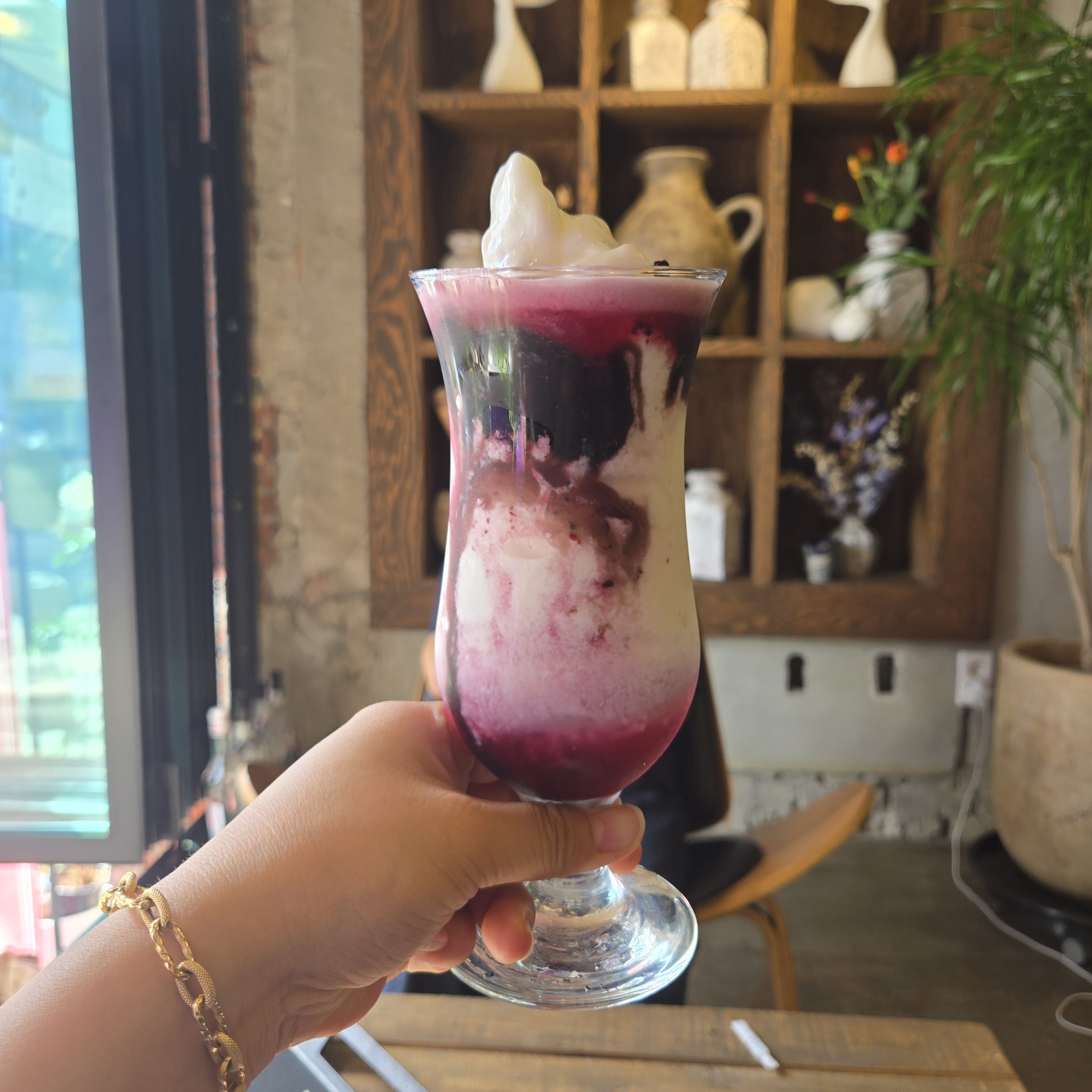 Blueberry yogurt smoothie