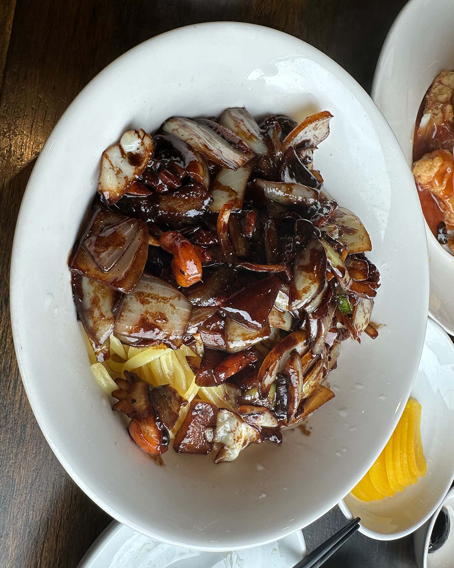 태산의 중식 한 상 차림