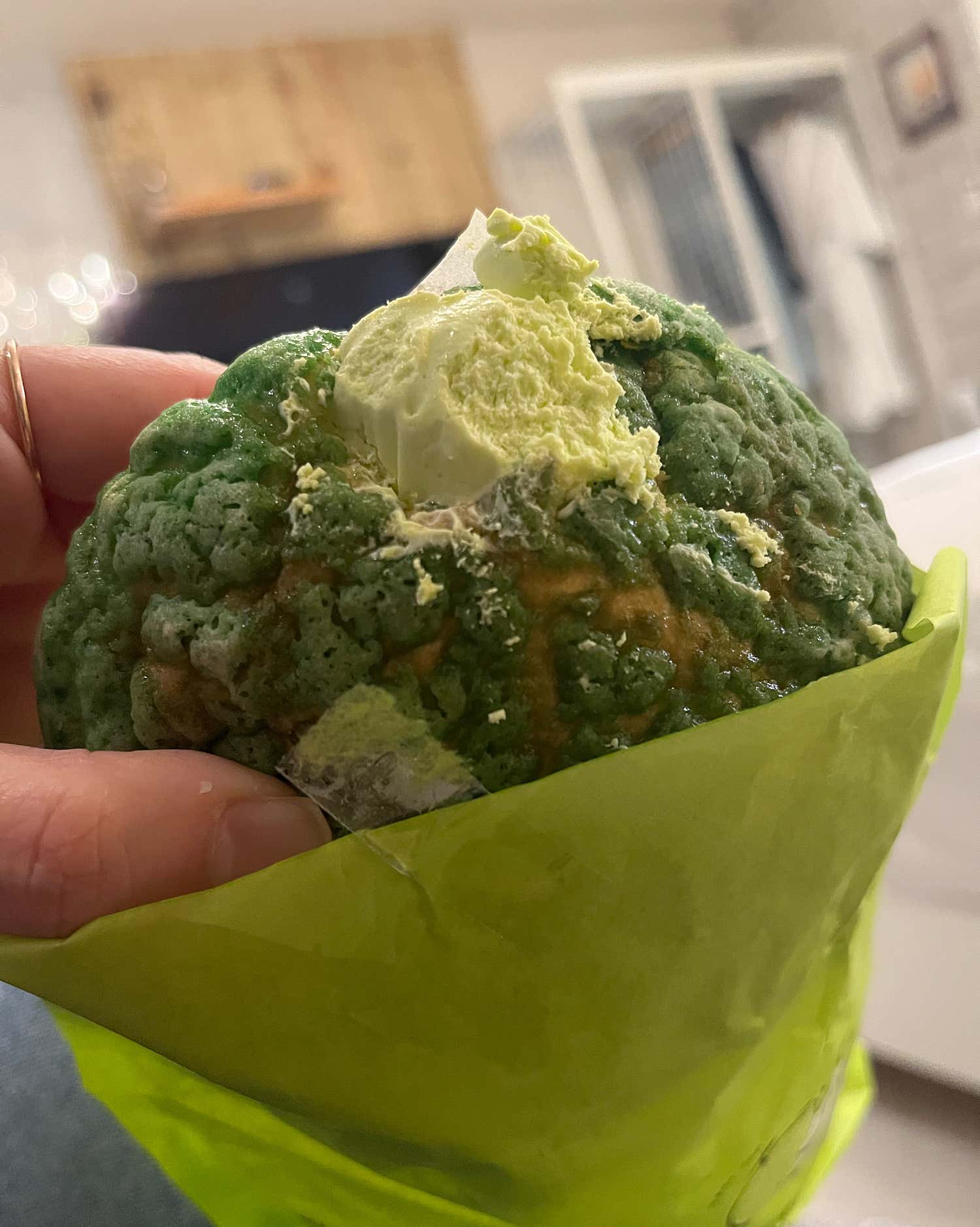 밀밭 베이커리 메론빵 단면