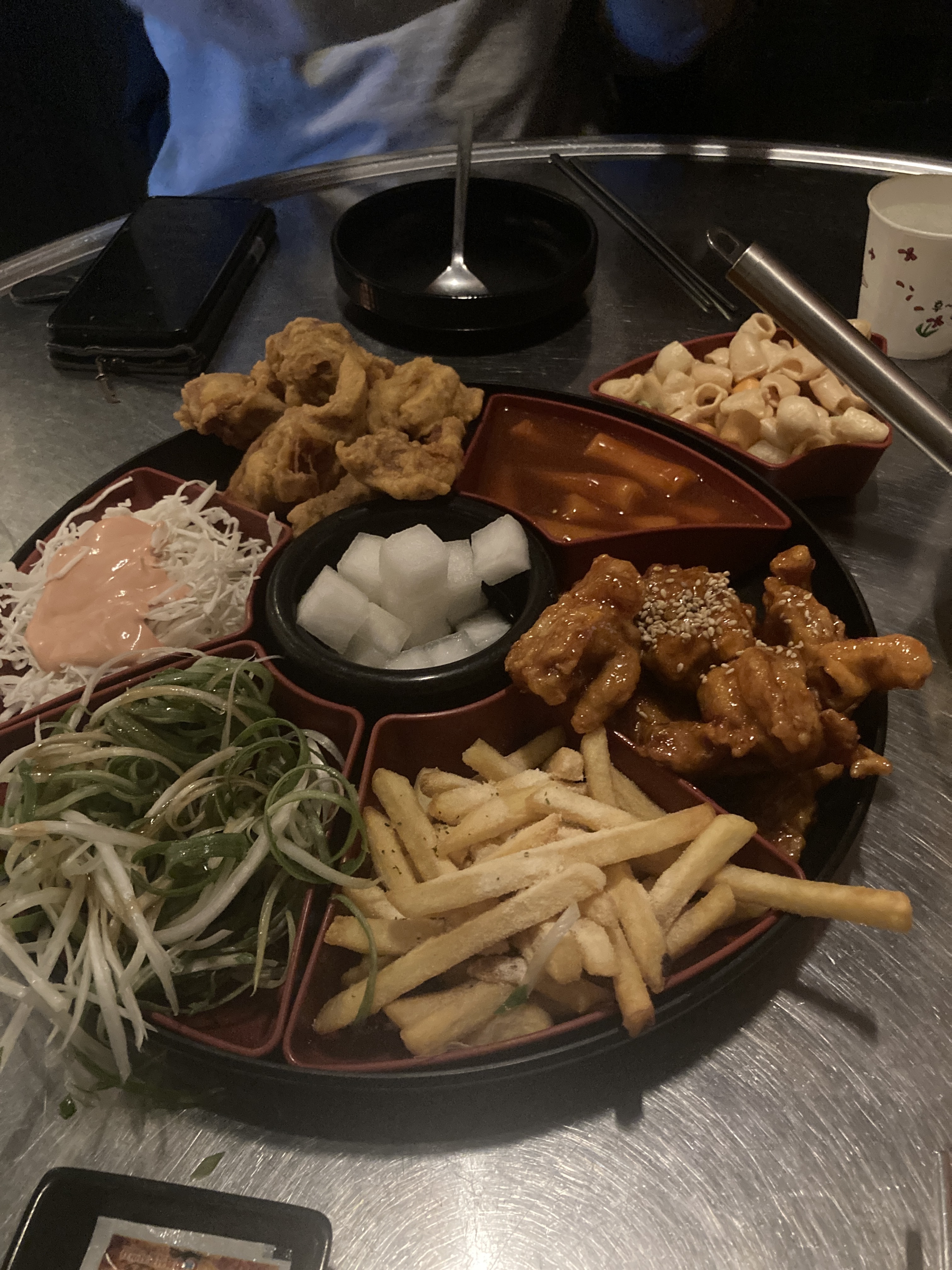 맛있게 양념된 치킨 조각