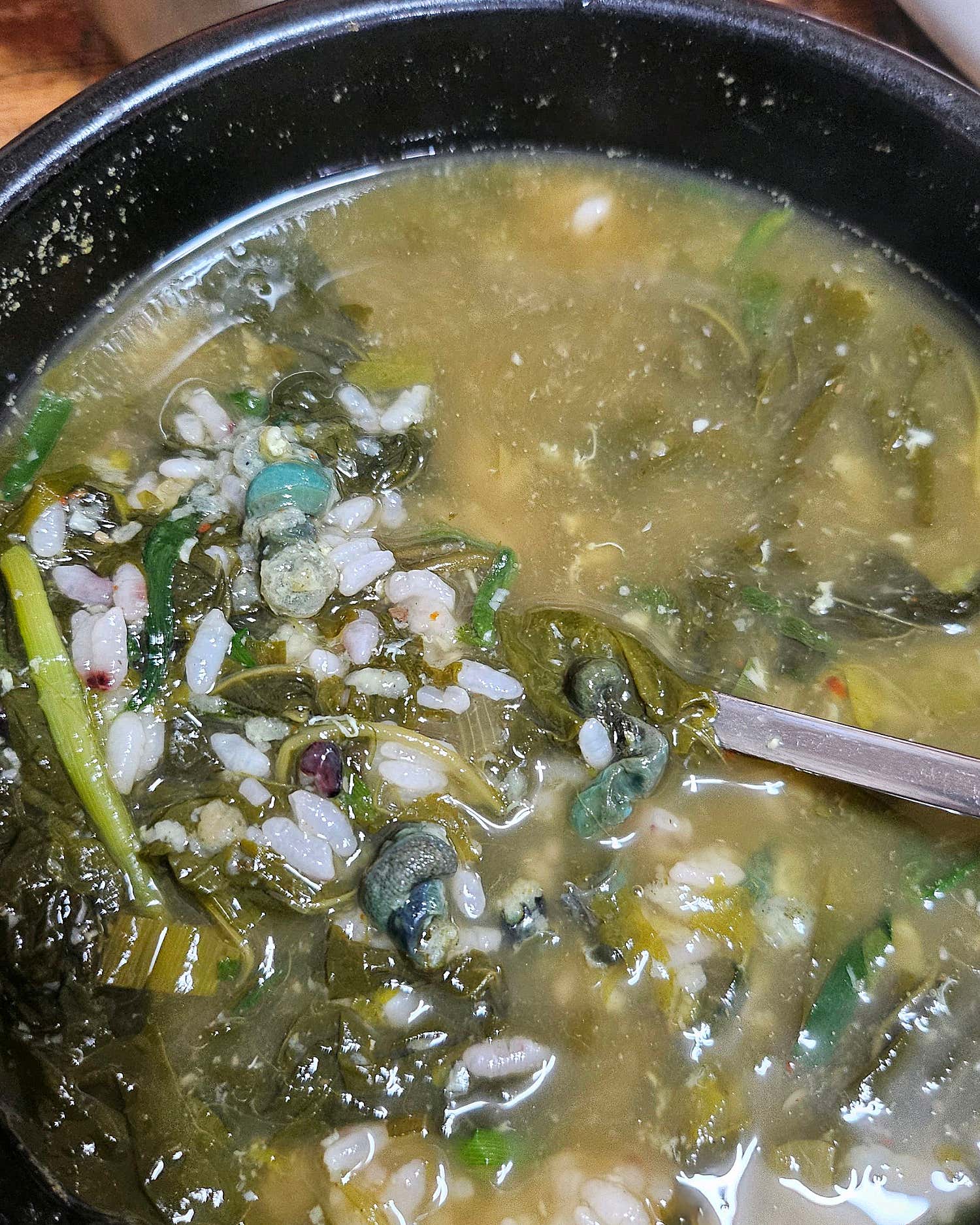 올갱이 가득한 해장국