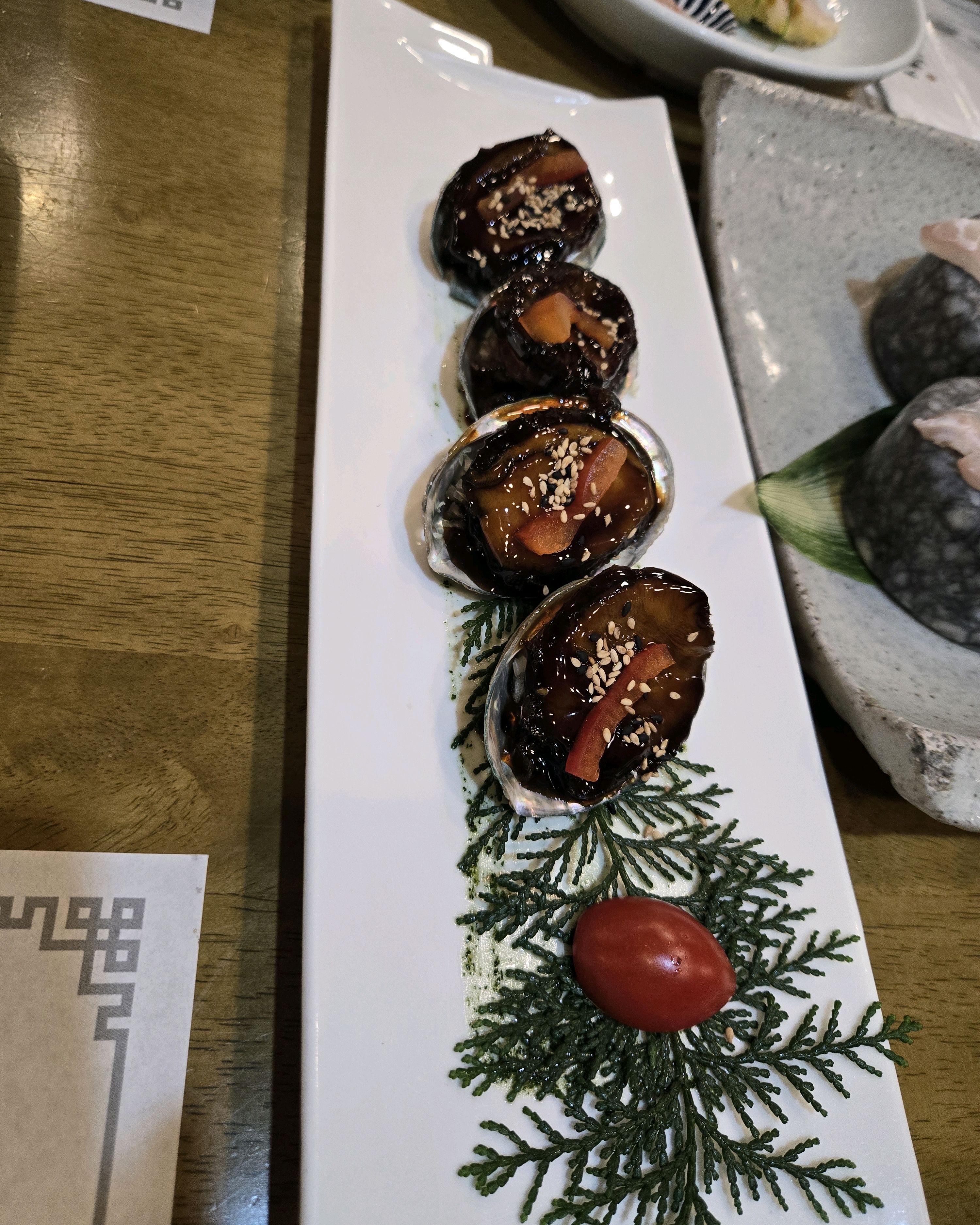 석화 한정식의 다채로운 코스 요리